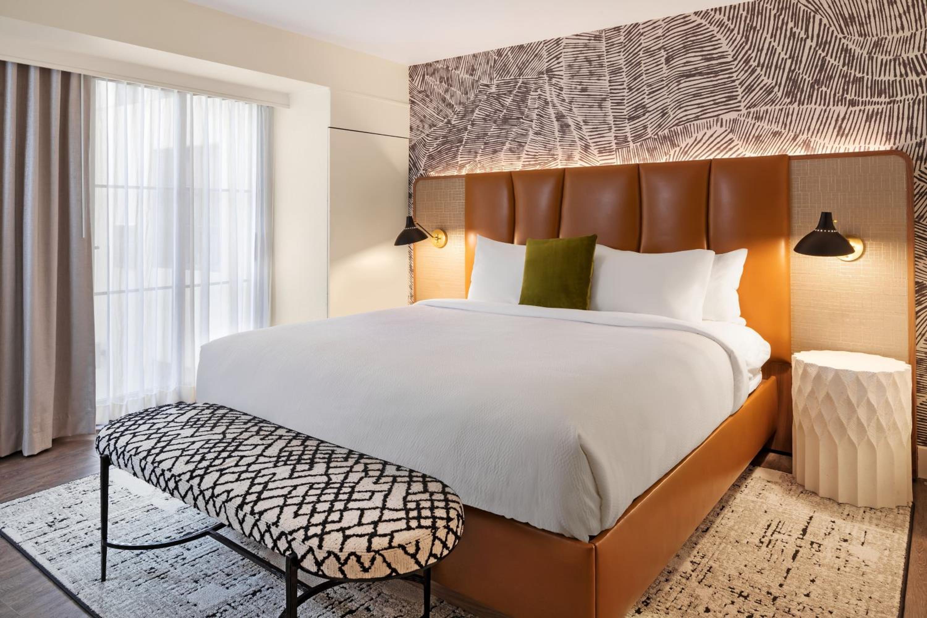 Two-Bedroom Queen Suite -Mobility/Hearing Accessible with Roll-In Shower