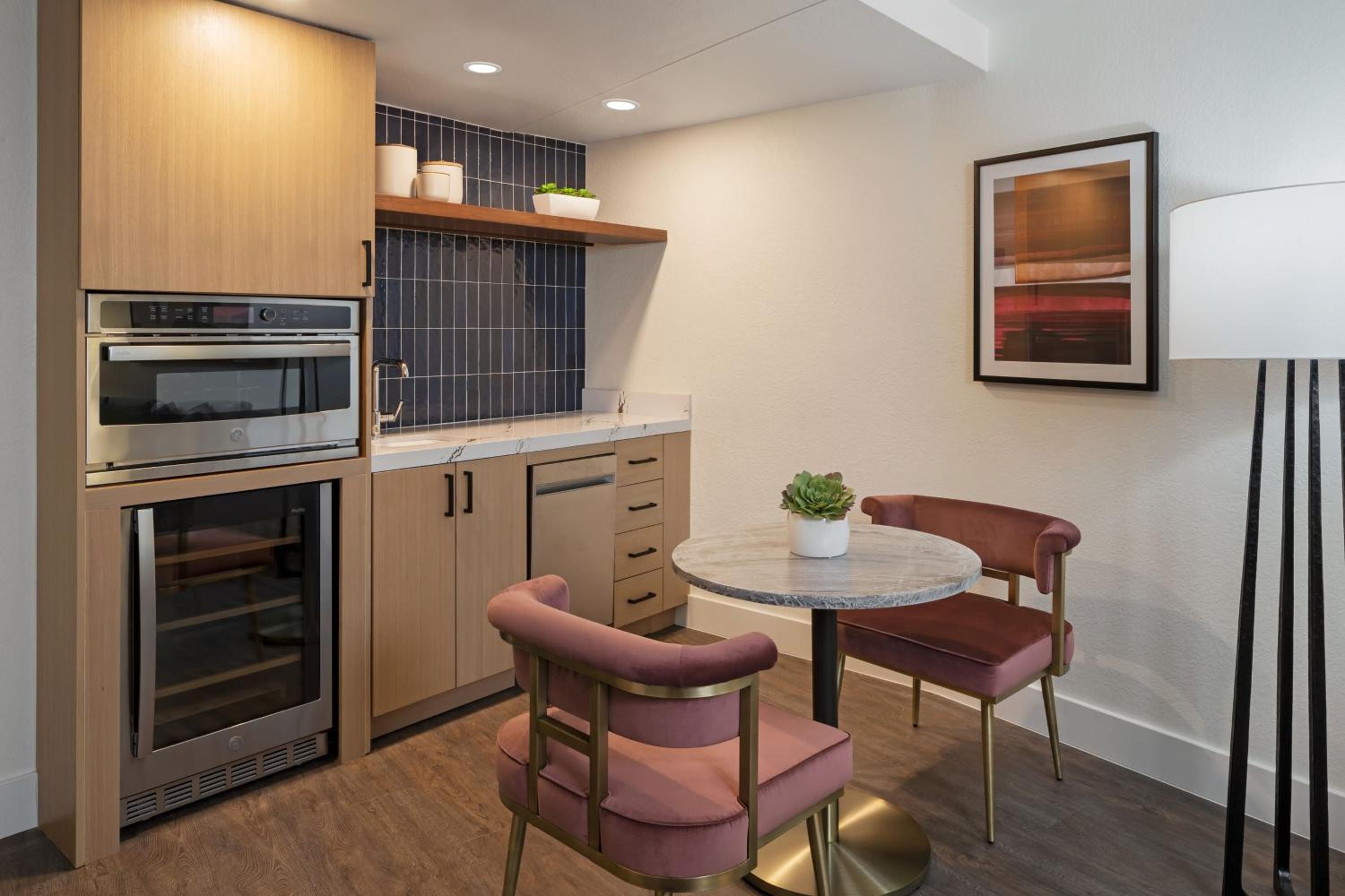 Two-Bedroom Queen Suite -Mobility/Hearing Accessible with Roll-In Shower