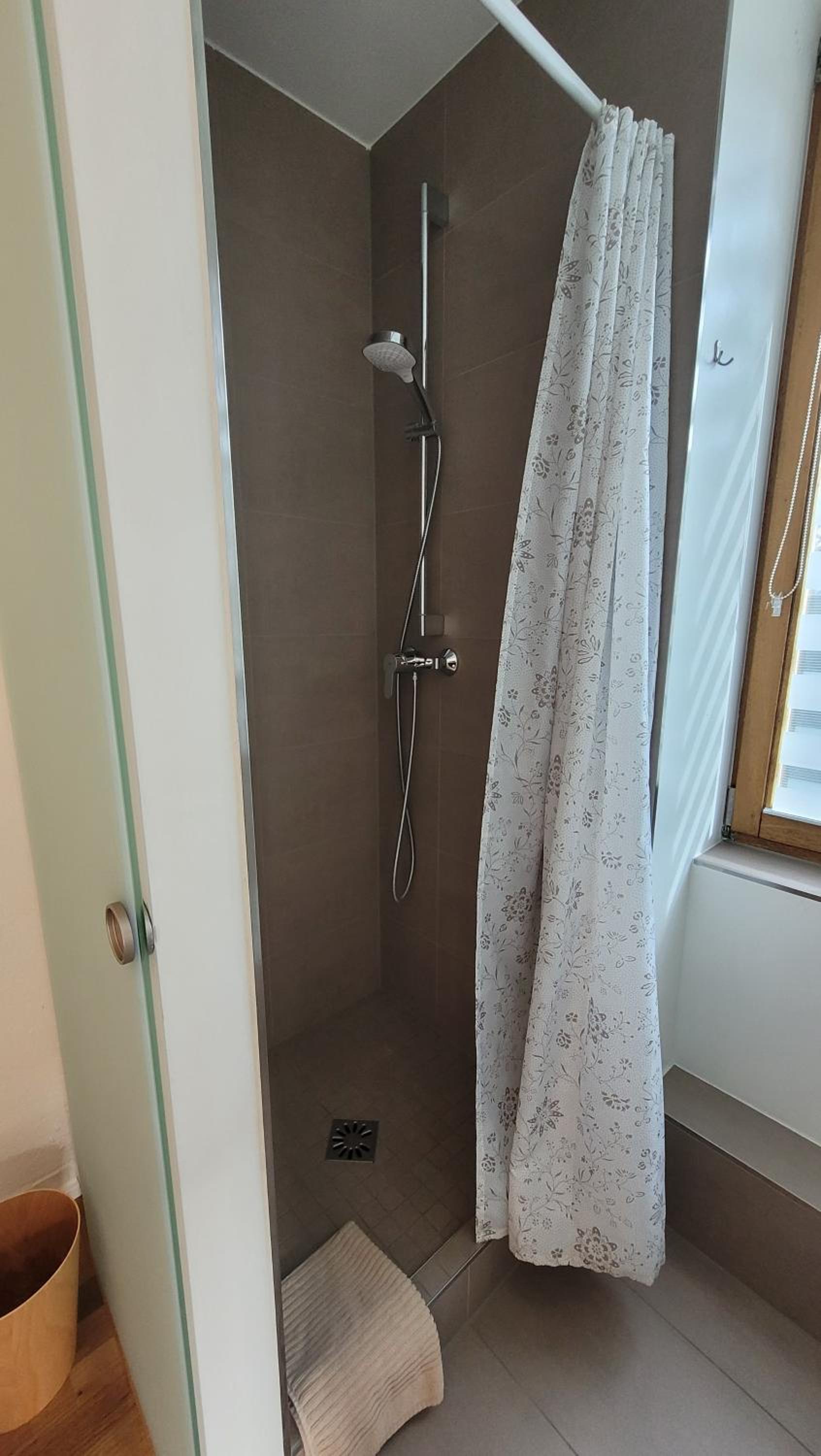 Single Room with Bathroom photo 2