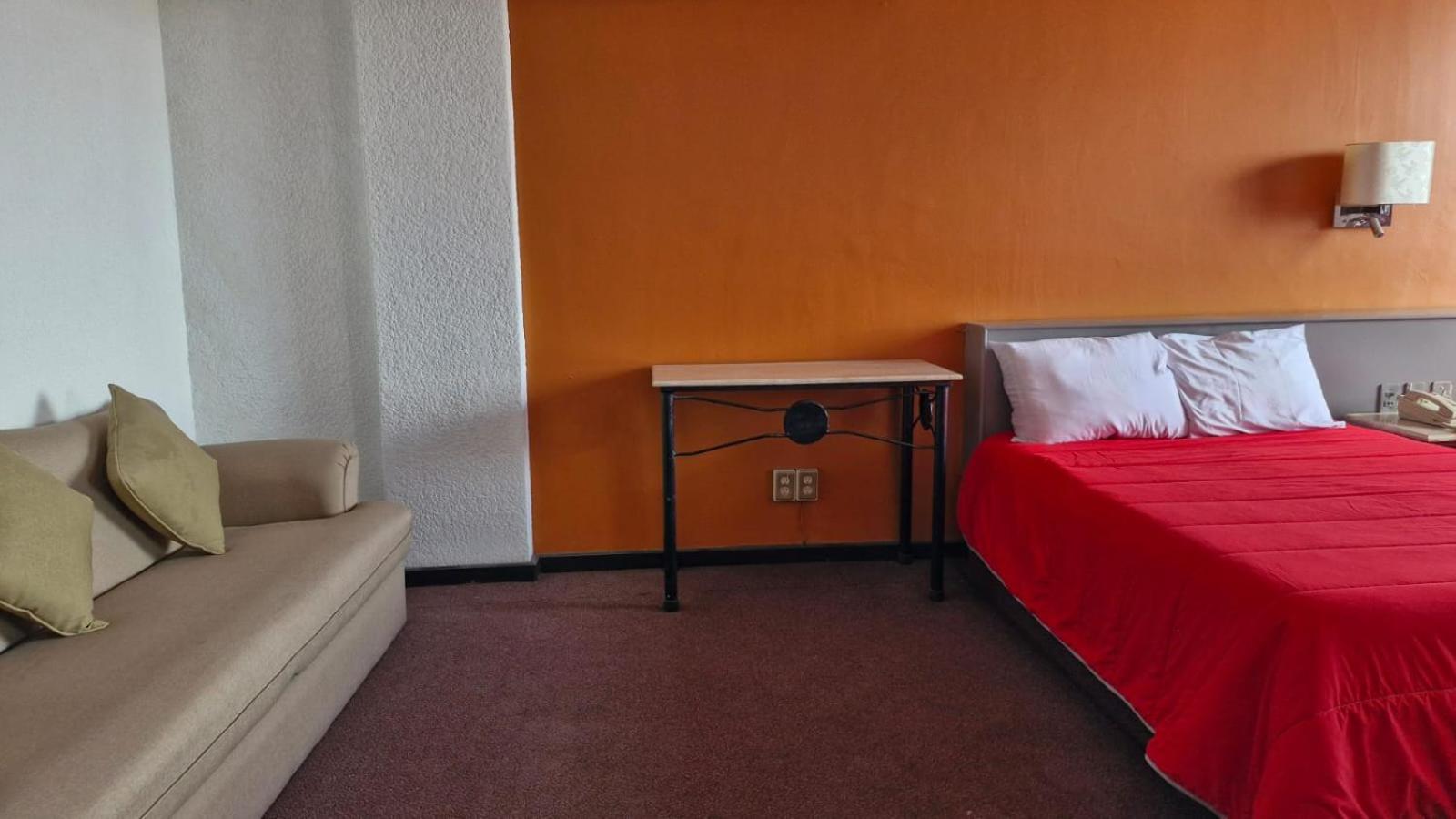 Standard Twin Room - Photo 4