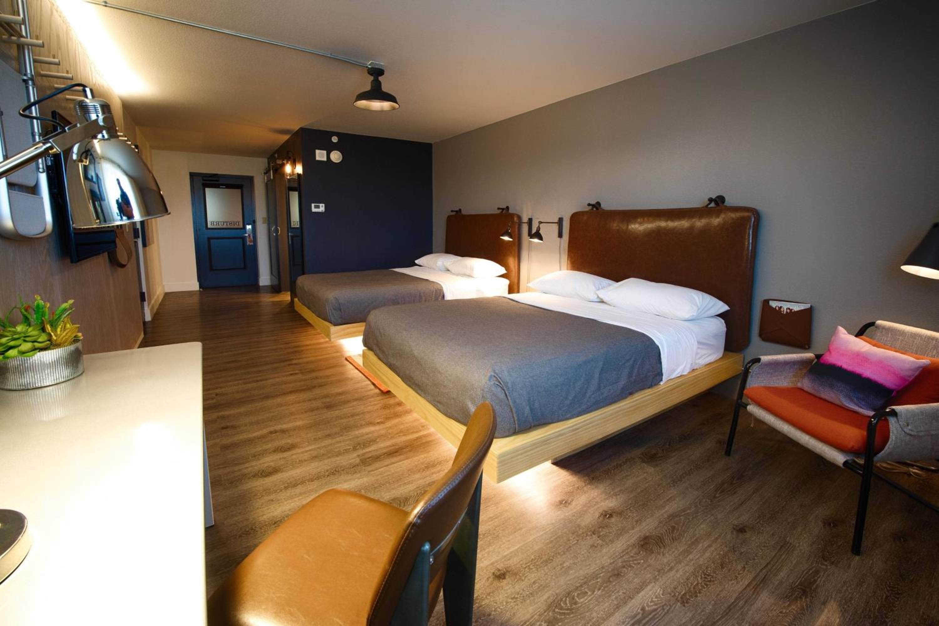 Queen Room with Two Queen Beds - Photo 3