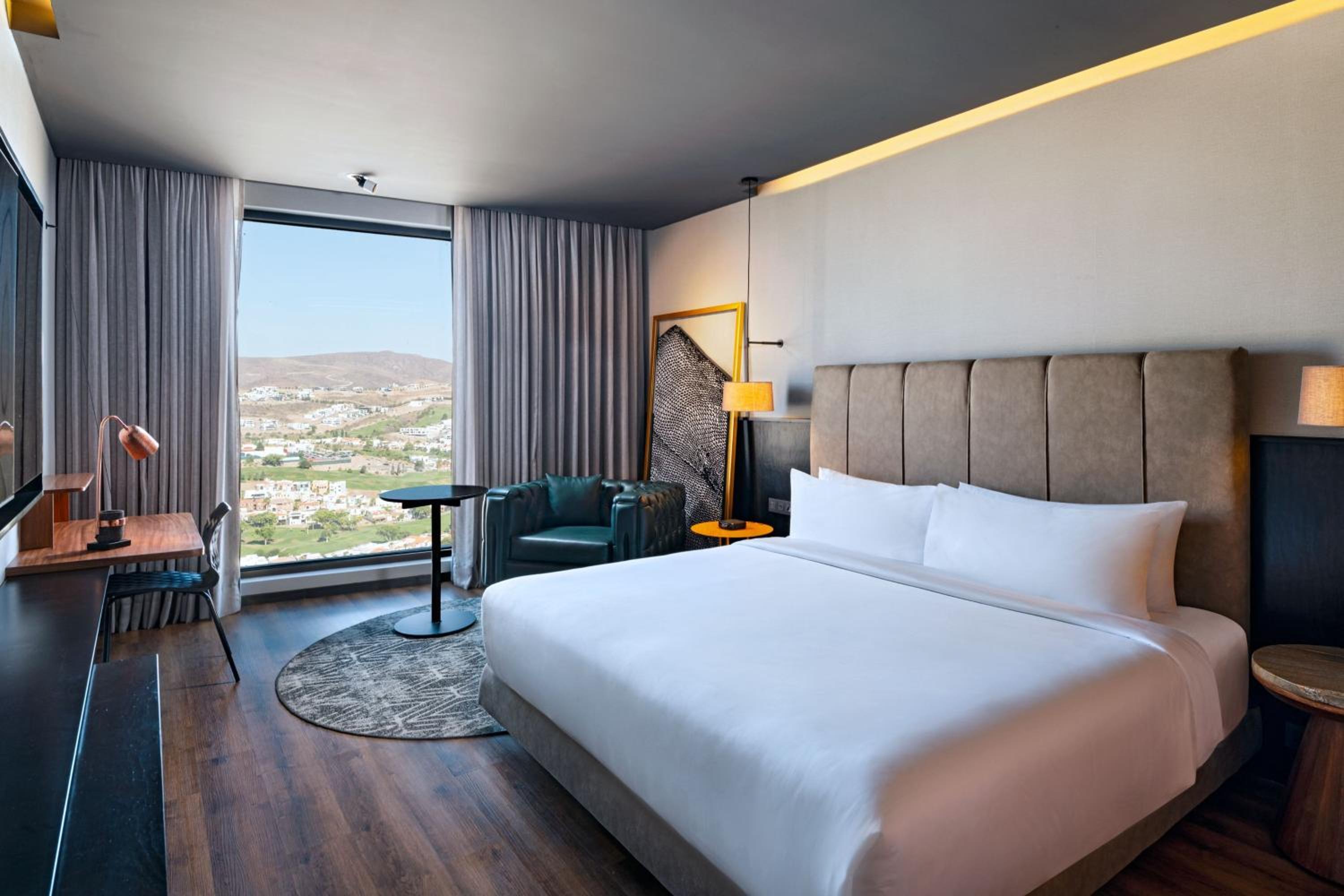 Standard King Room with City View photo 2