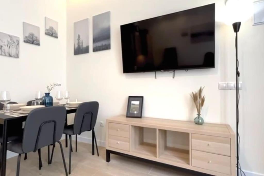 One-Bedroom Apartment photo 3