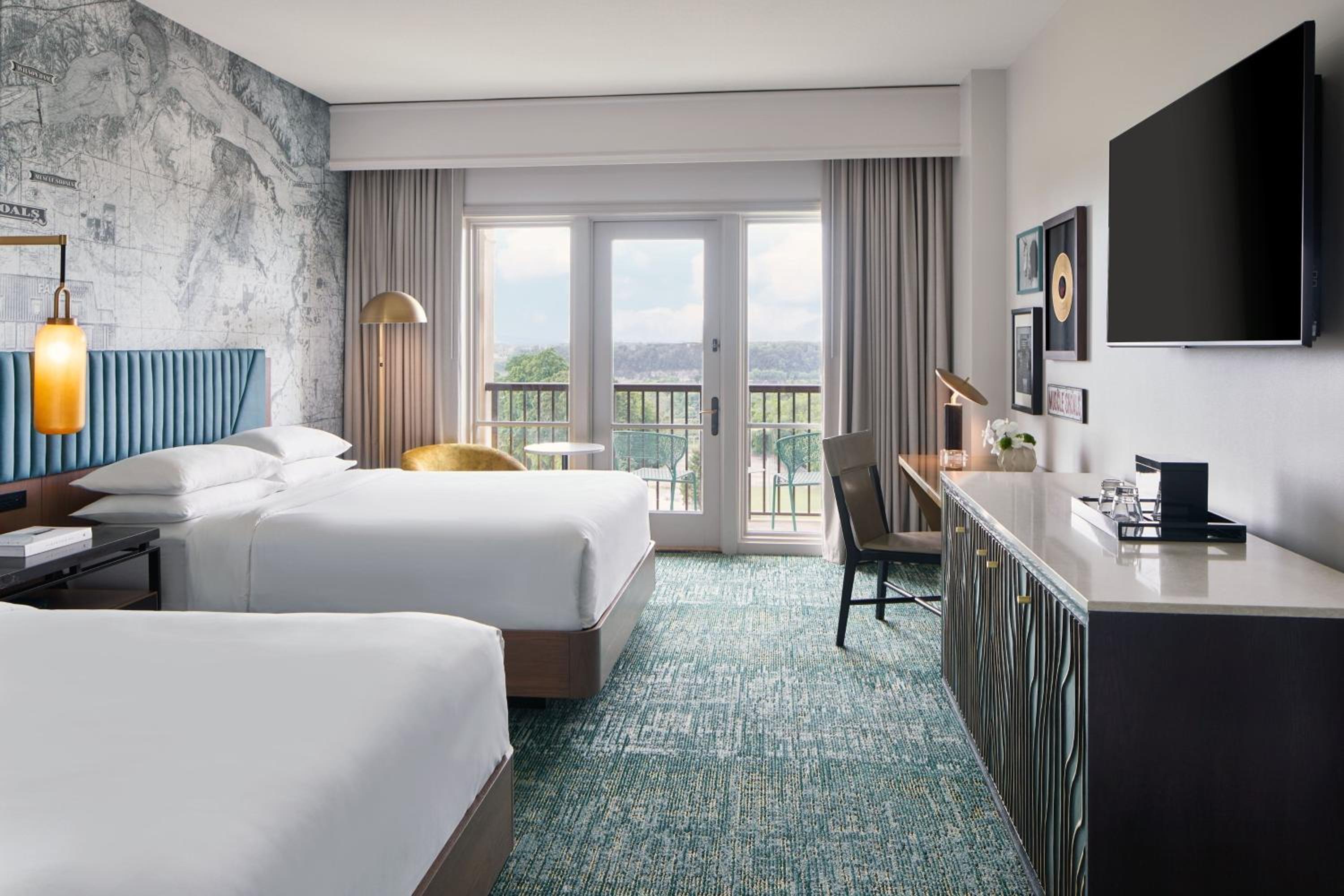 Guest room, 2 Queen, River view - Photo 18