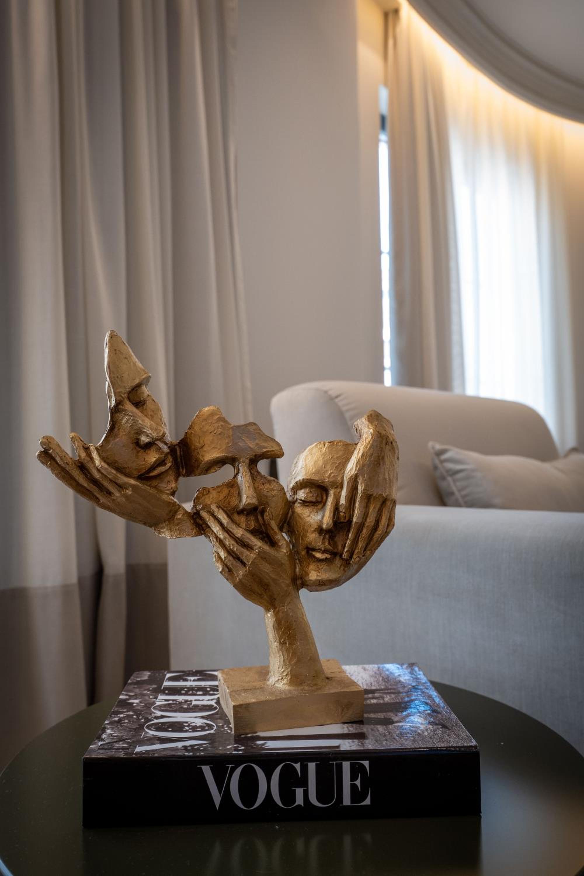 Deluxe King Suite photo 2