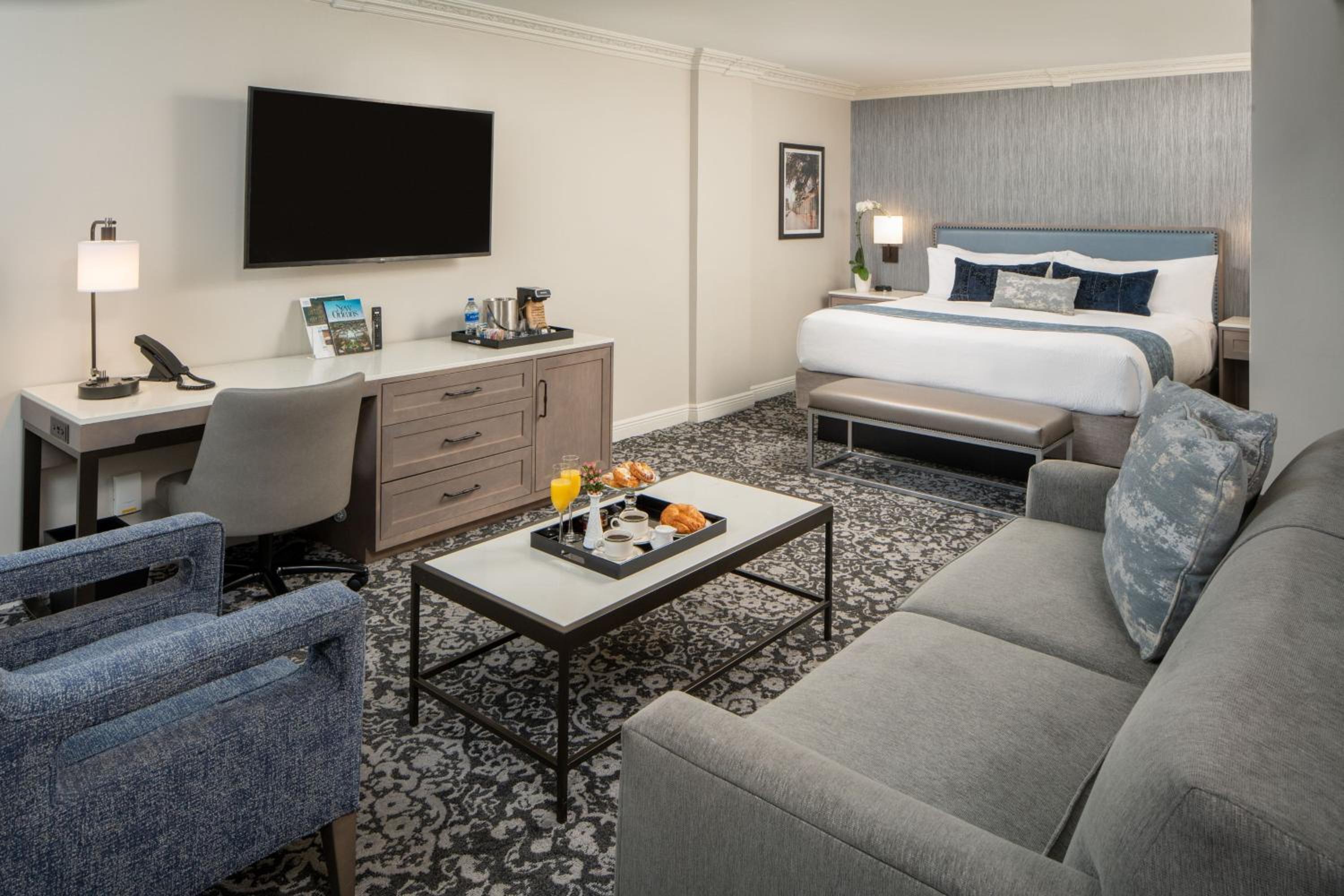 Junior Suite, 1 King Bed, Bourbon Street View - Photo 3