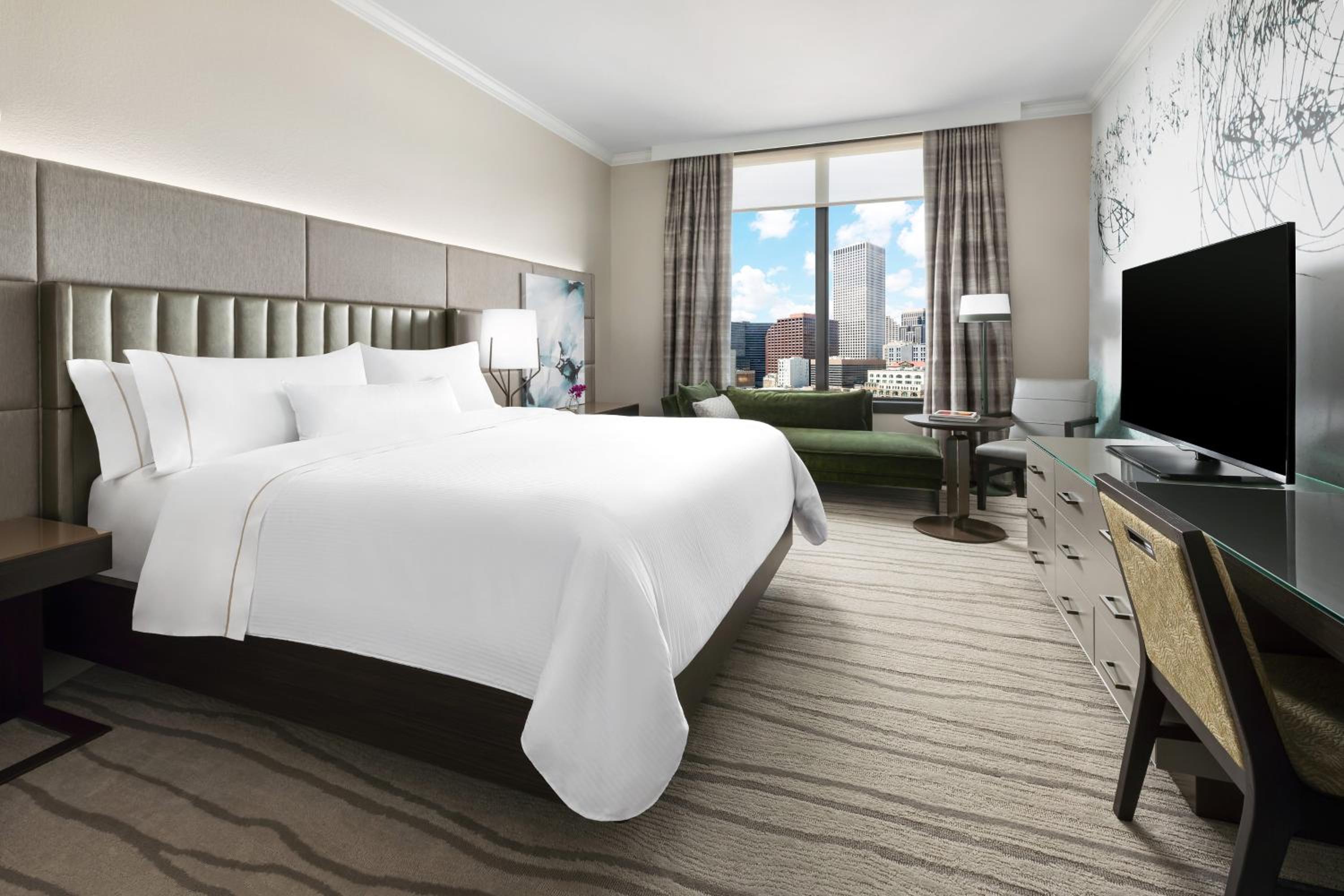 Traditional King, Guest room, 1 King, City view - Photo 4