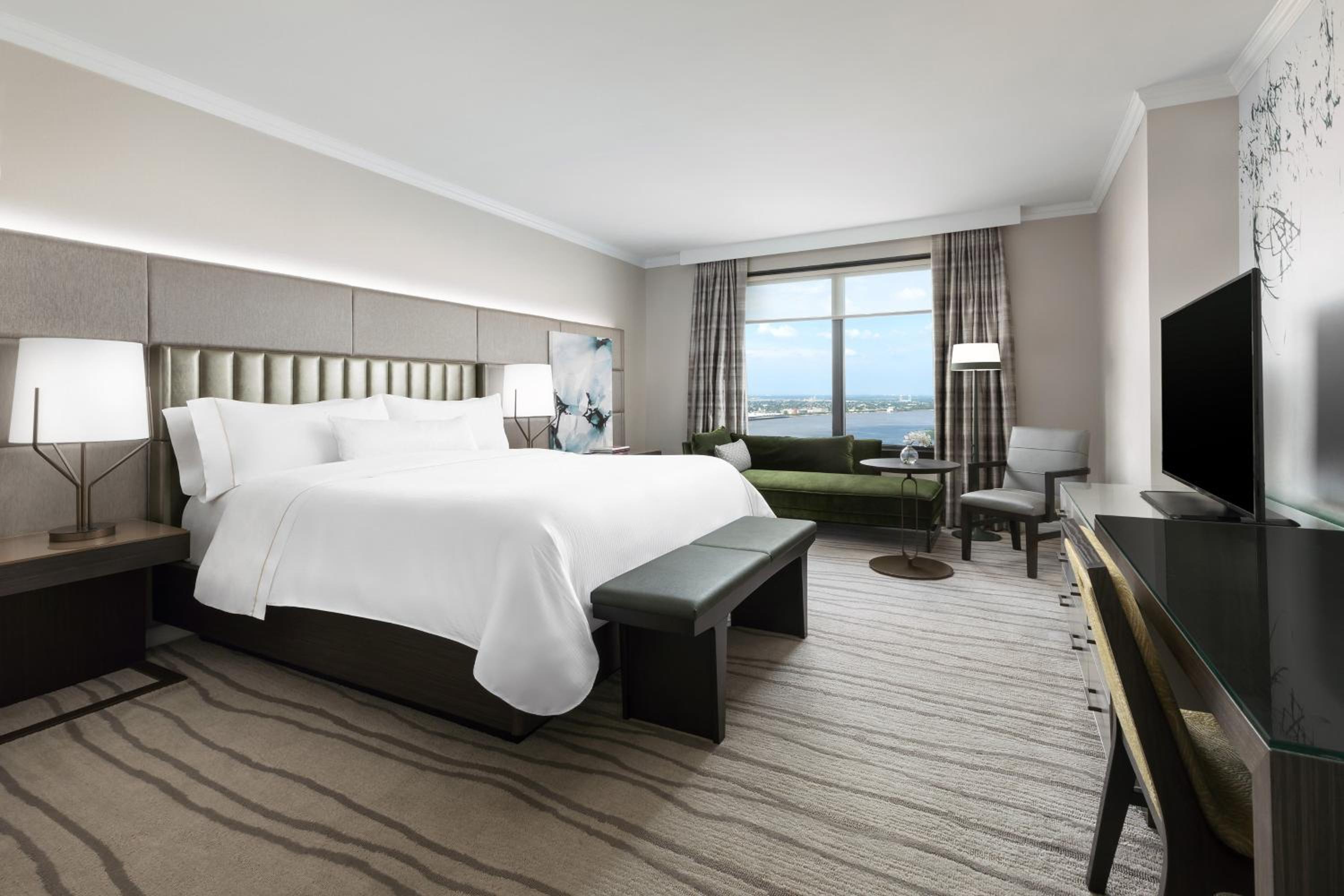 Deluxe river view, Guest room, 1 King - Photo 8