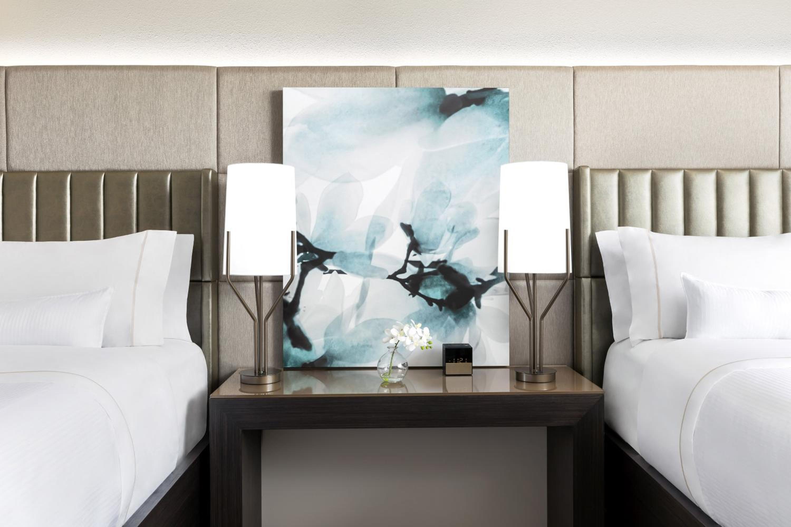 Traditional Queen, Guest room, 2 Queen, City view - Photo 2