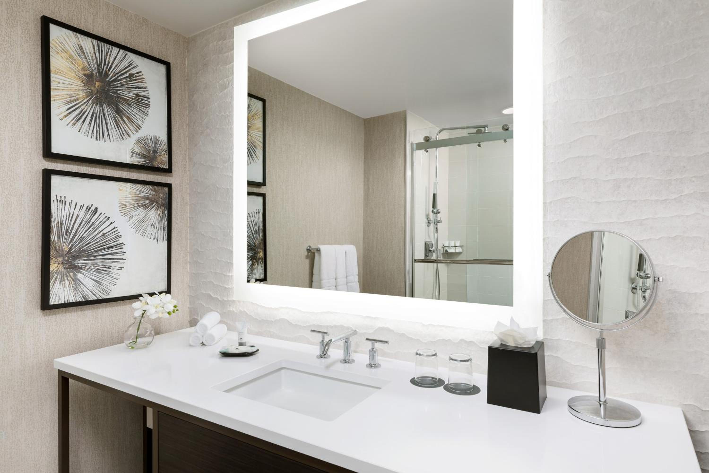 Traditional King, Guest room, 1 King, City view - Photo 10