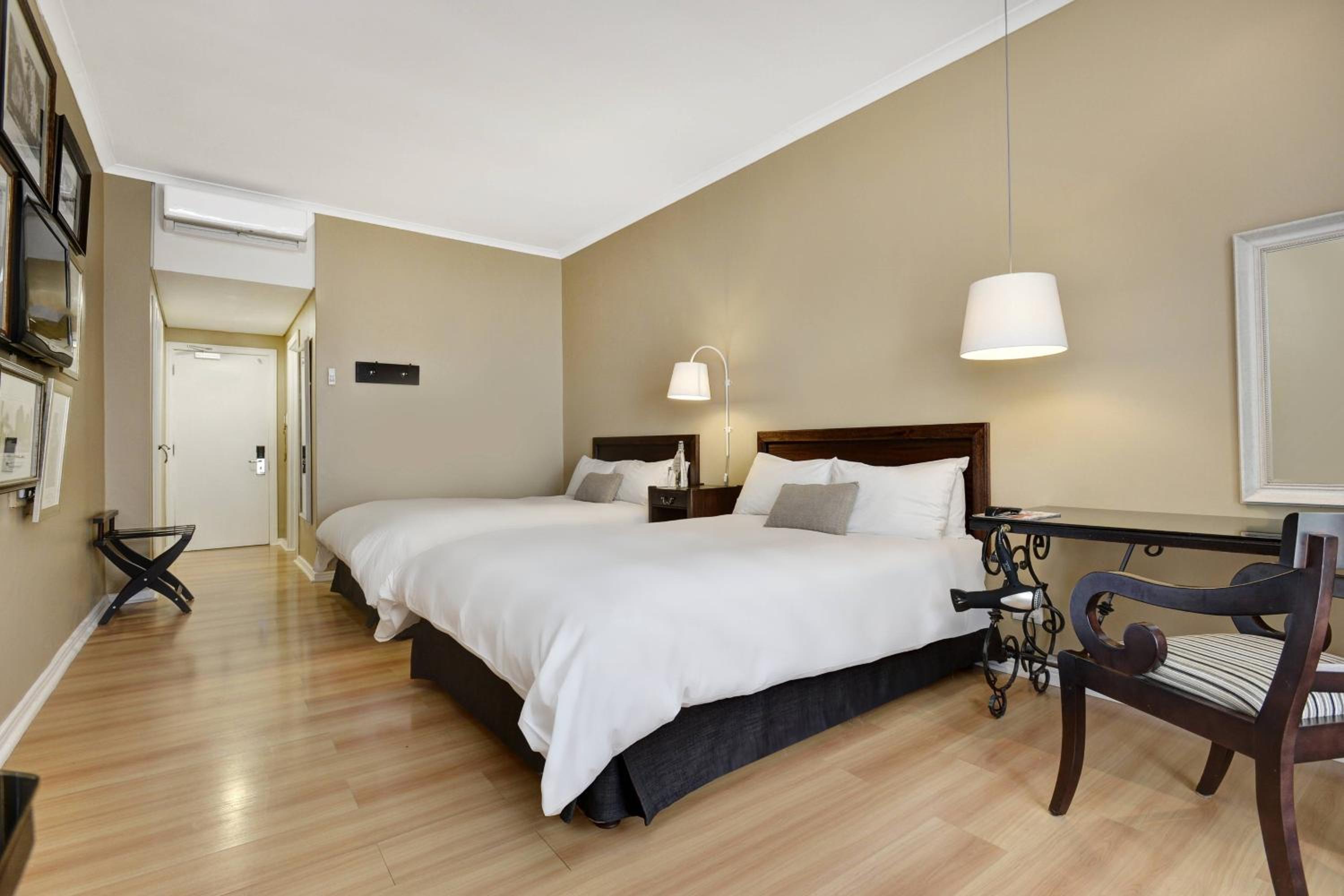 Family Room with Two Double Beds - Photo 6
