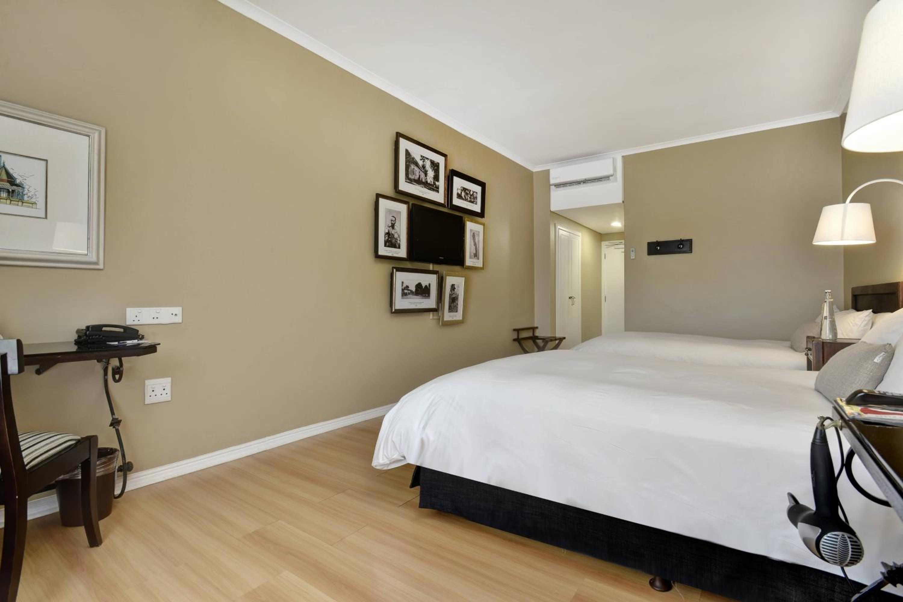 Guest room, 2 Twin/Single Bed(s) - Photo 5