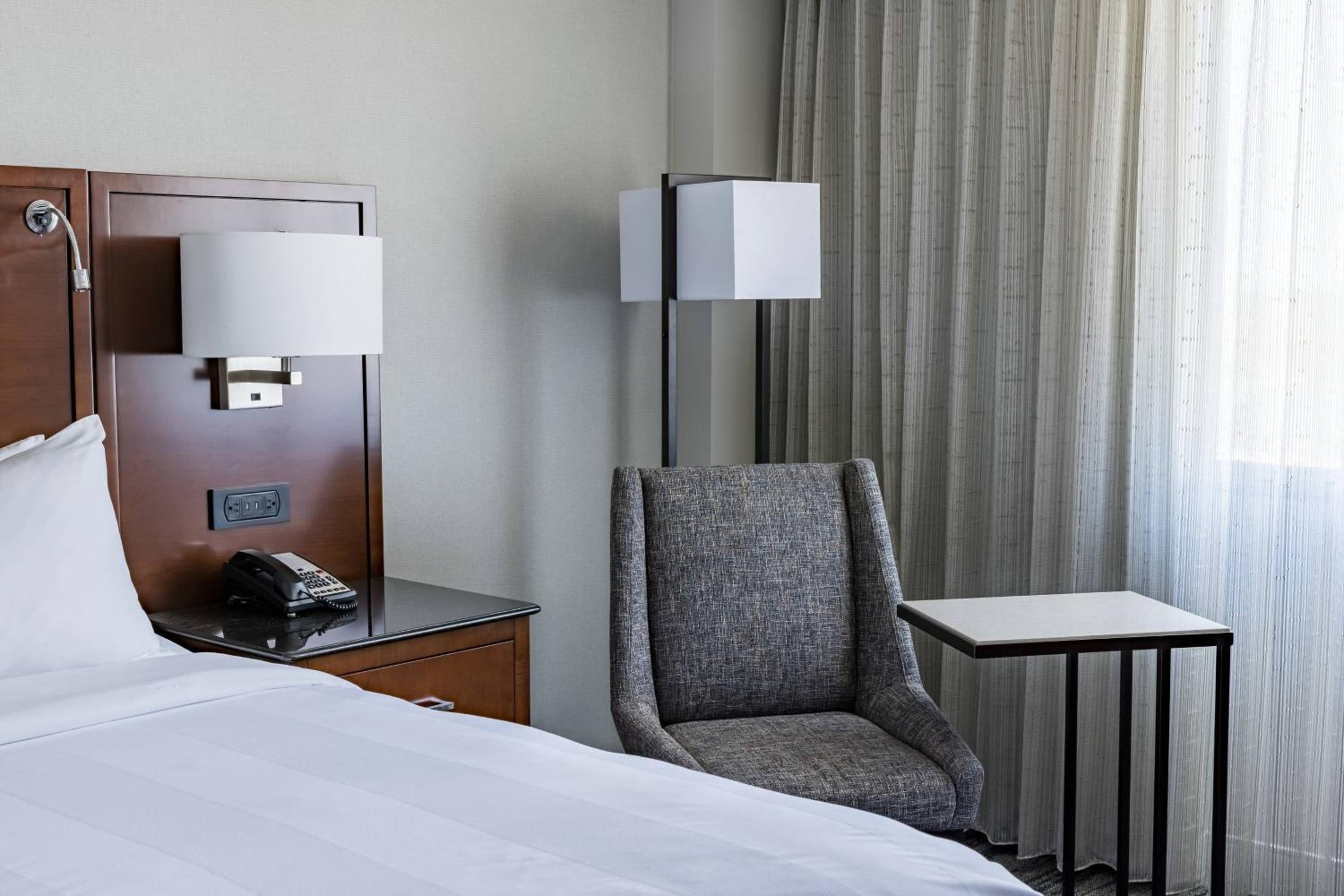 Guest Room with 2 Double Beds - Photo 5