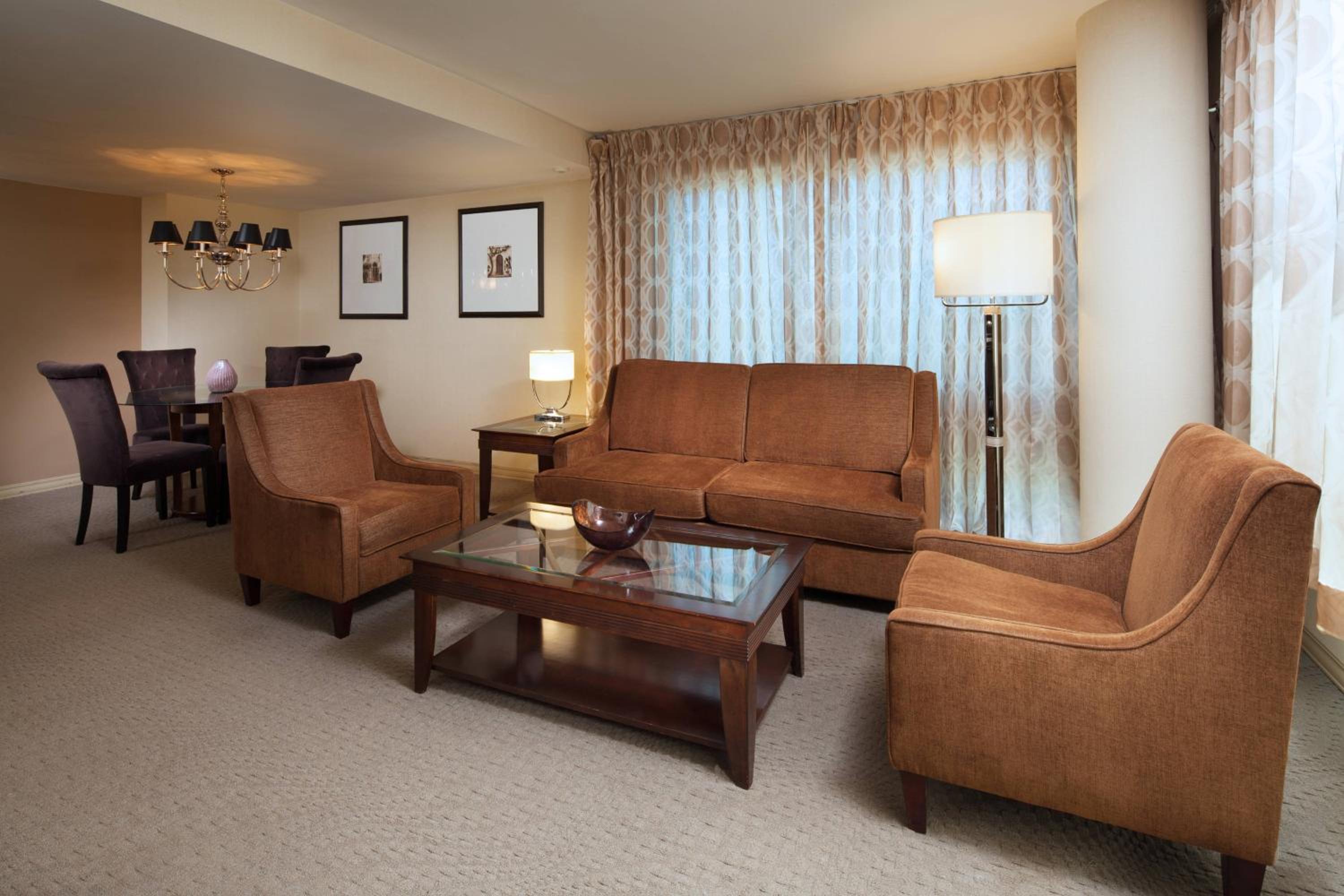 Club level, Suite, 1 King, High floor photo 3