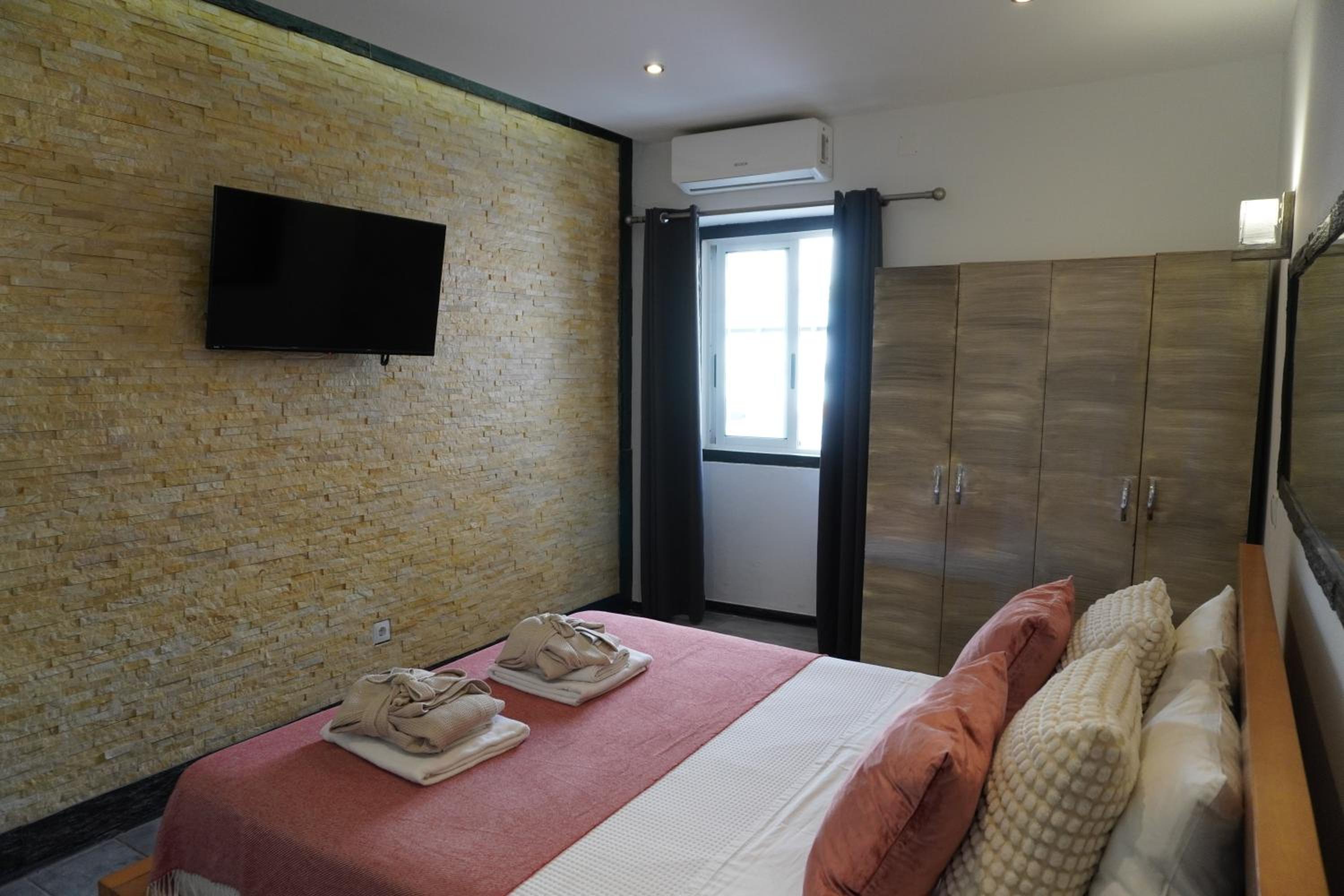 Small Double Room - Photo 4
