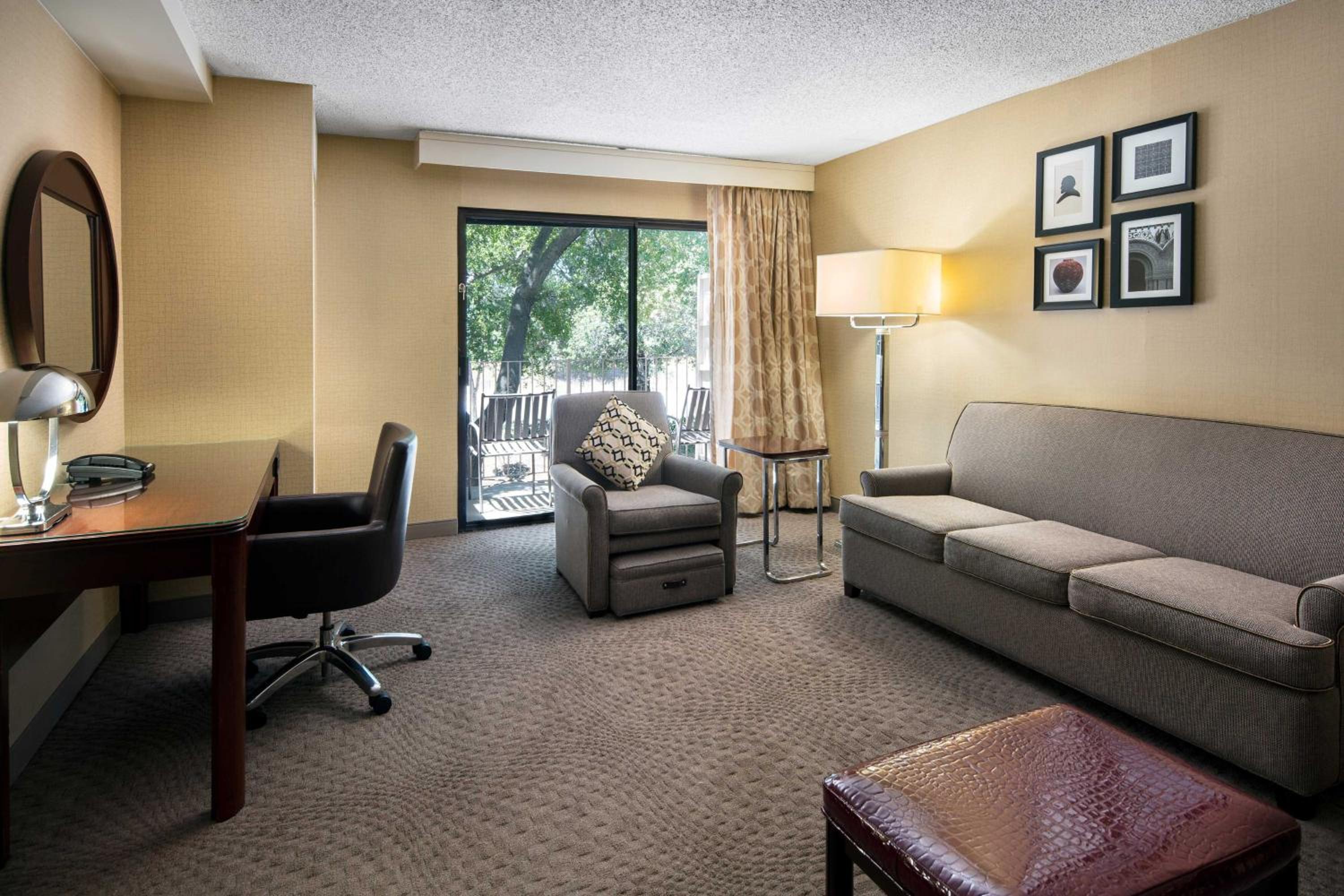 1 Deluxe King, Sofa bed - Photo 1