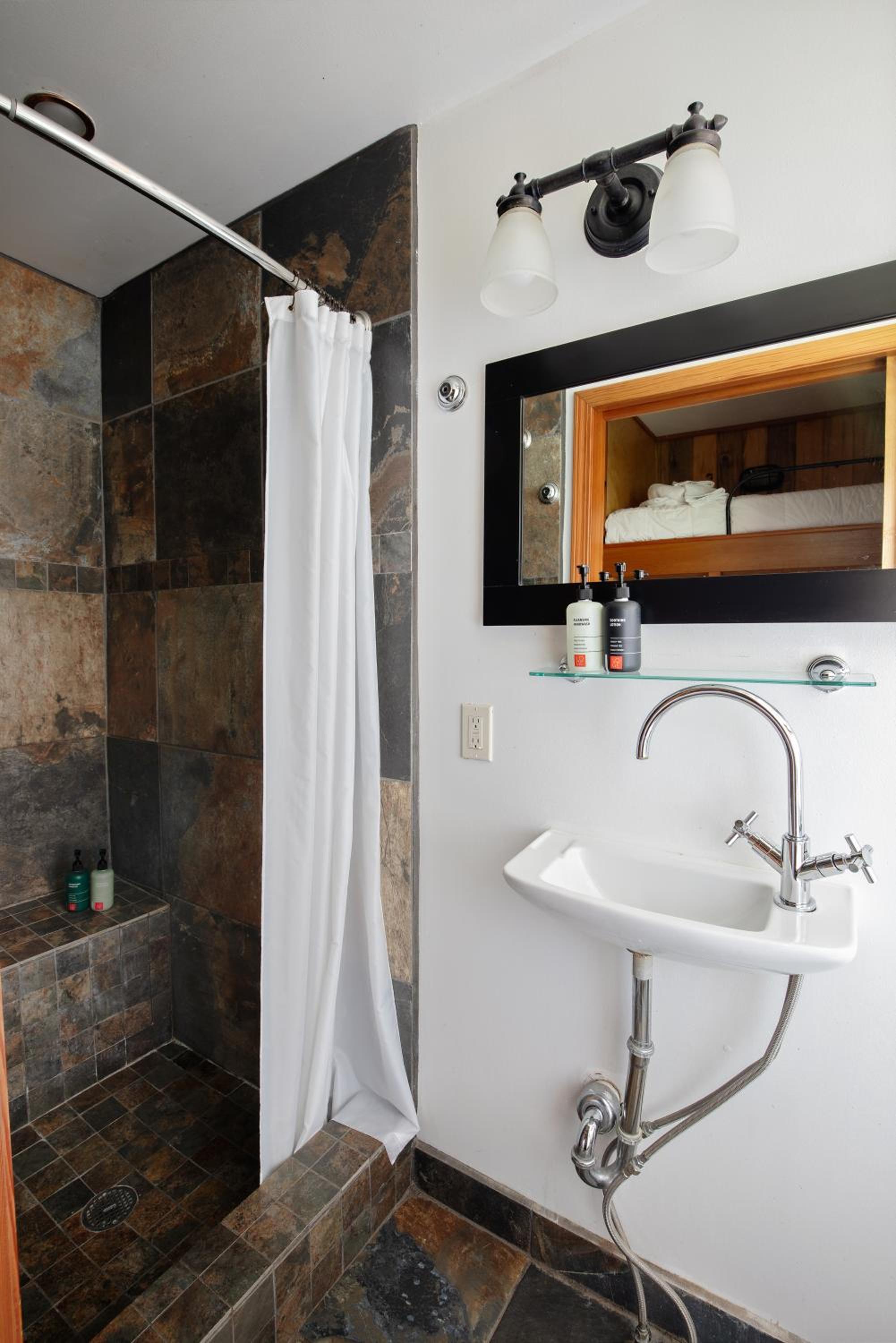 Deluxe Triple Room photo 3