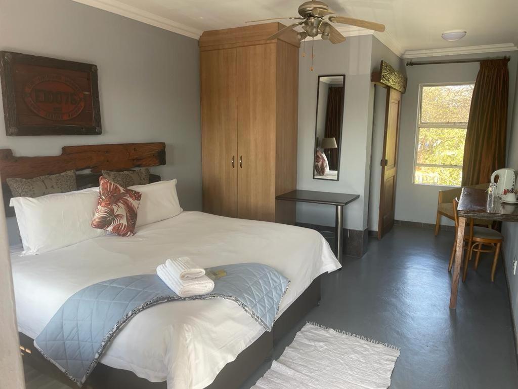 King or Twin Room - Photo 10