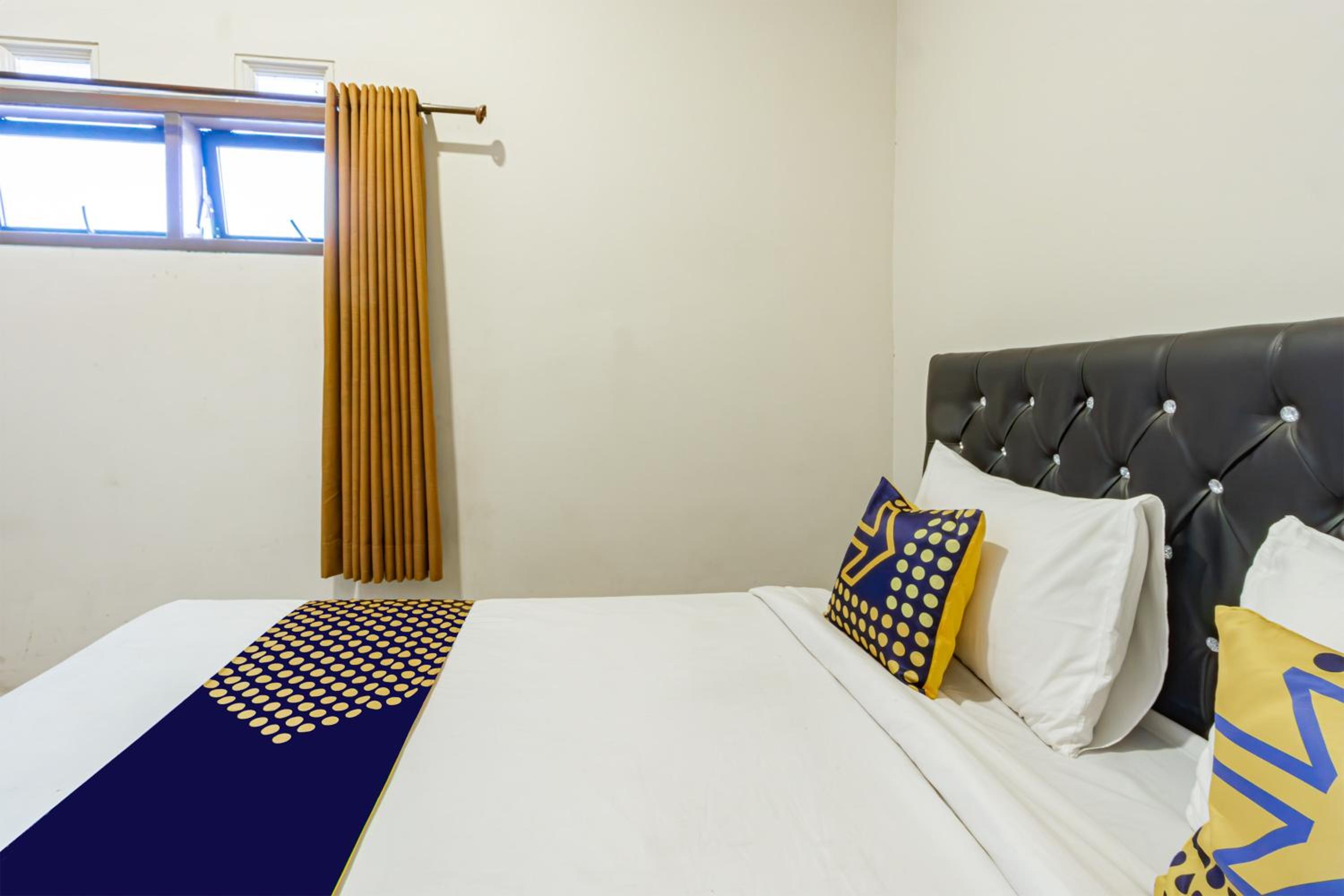 Budget Double Room - Photo 8