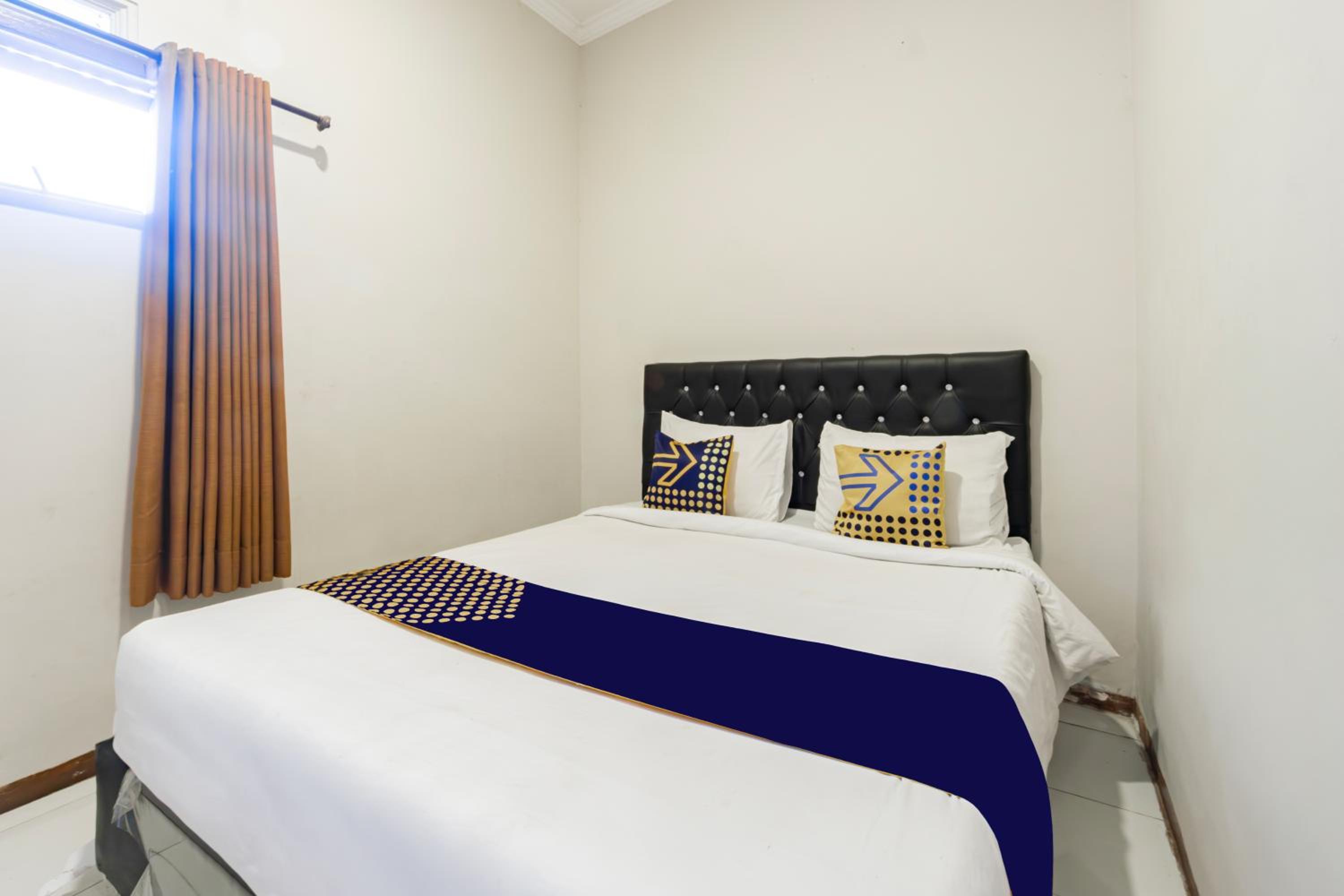 Budget Double Room - Photo 4