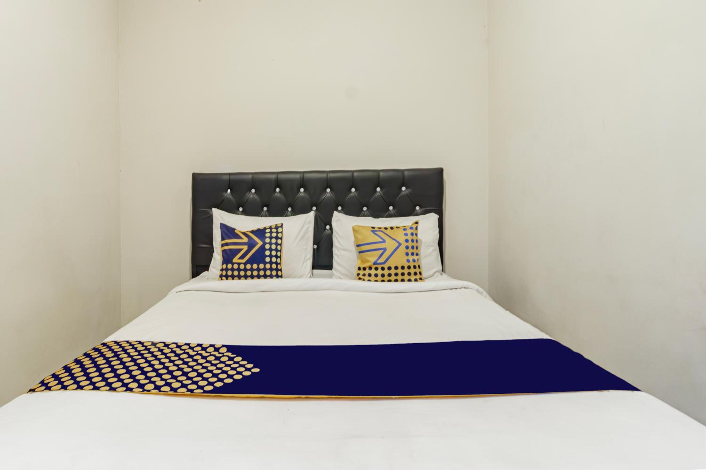 Budget Double Room - Photo 5