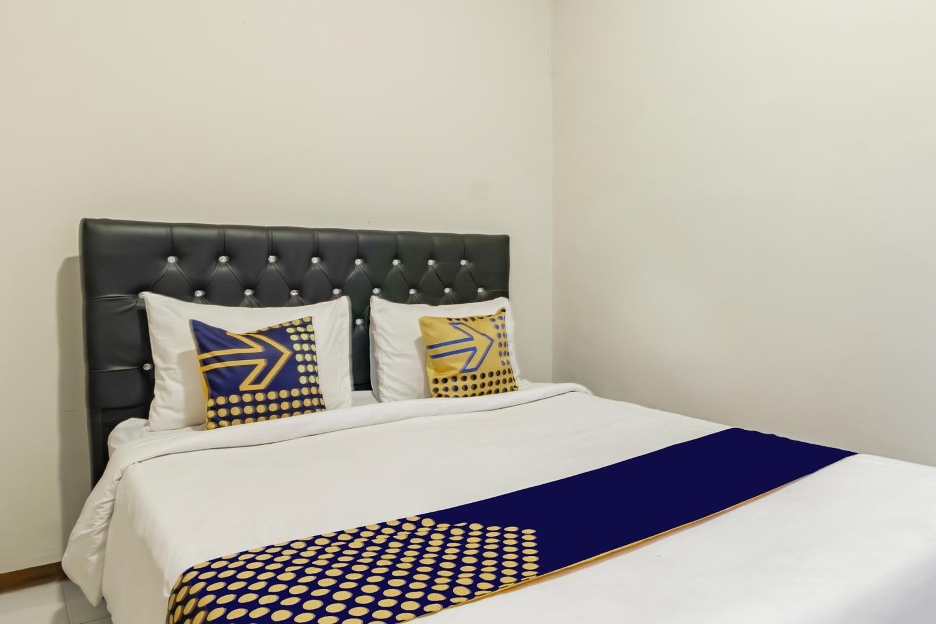 Budget Double Room - Photo 6
