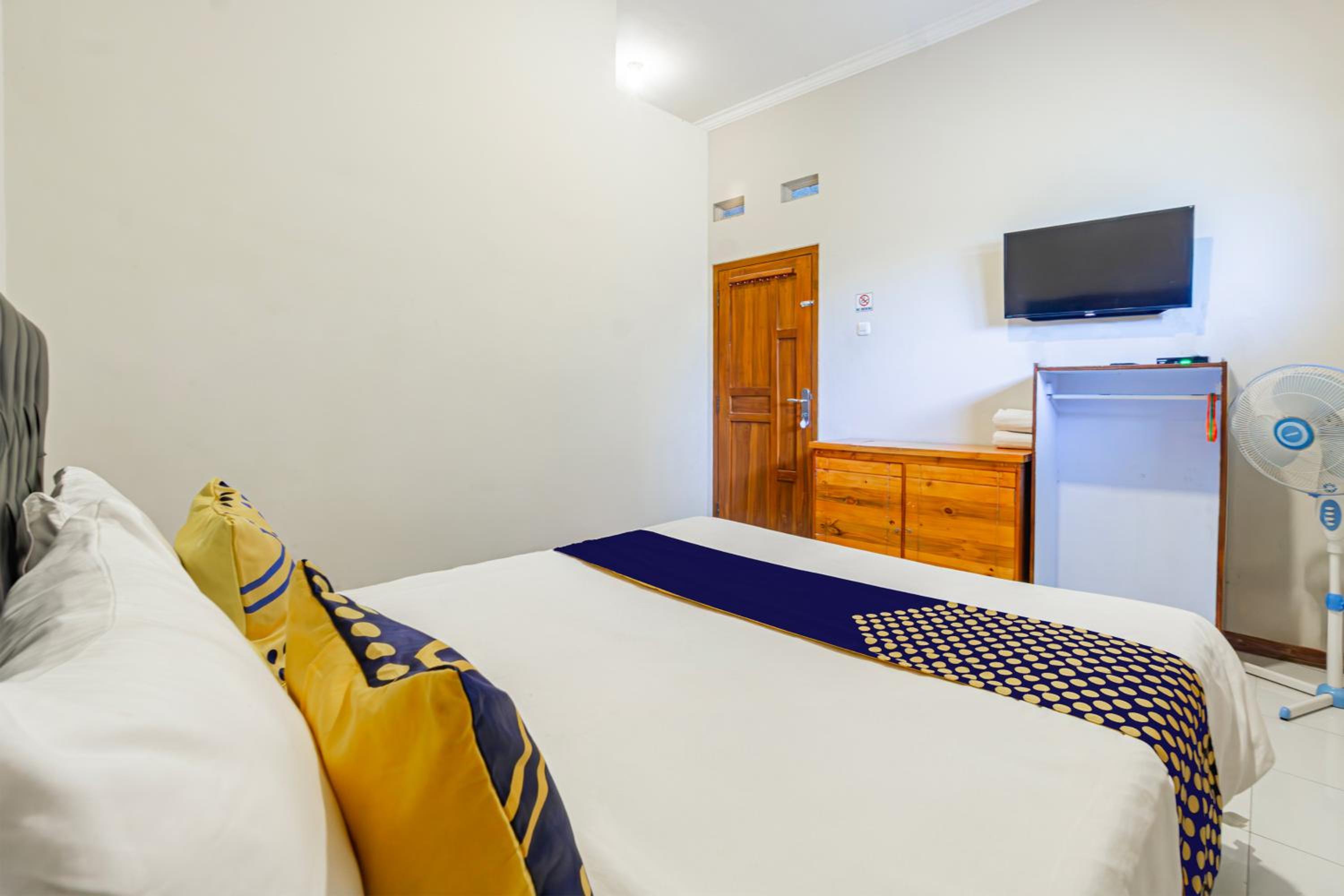 Budget Double Room - Photo 7