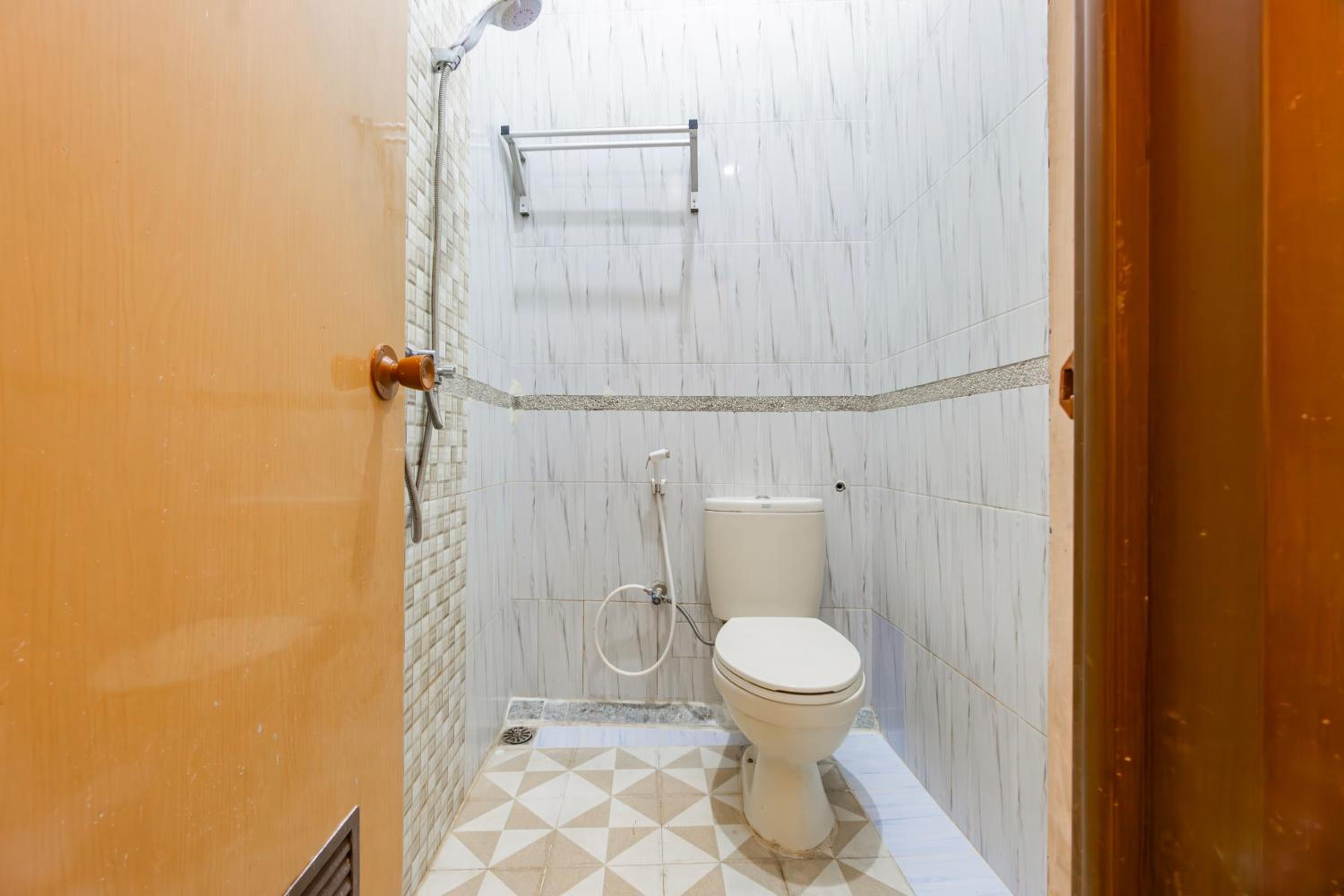 Budget Double Room - Photo 2
