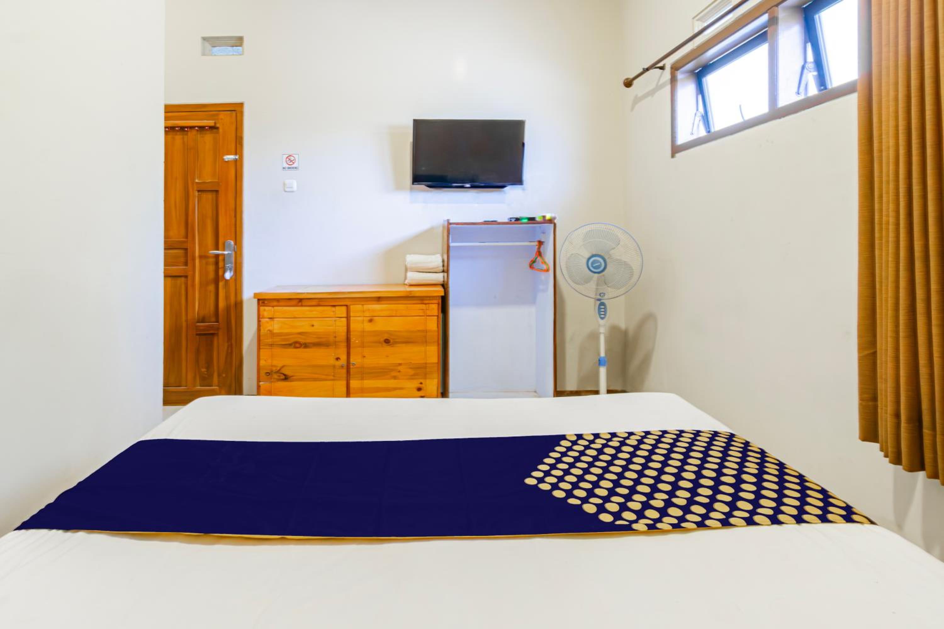 Budget Double Room - Photo 3