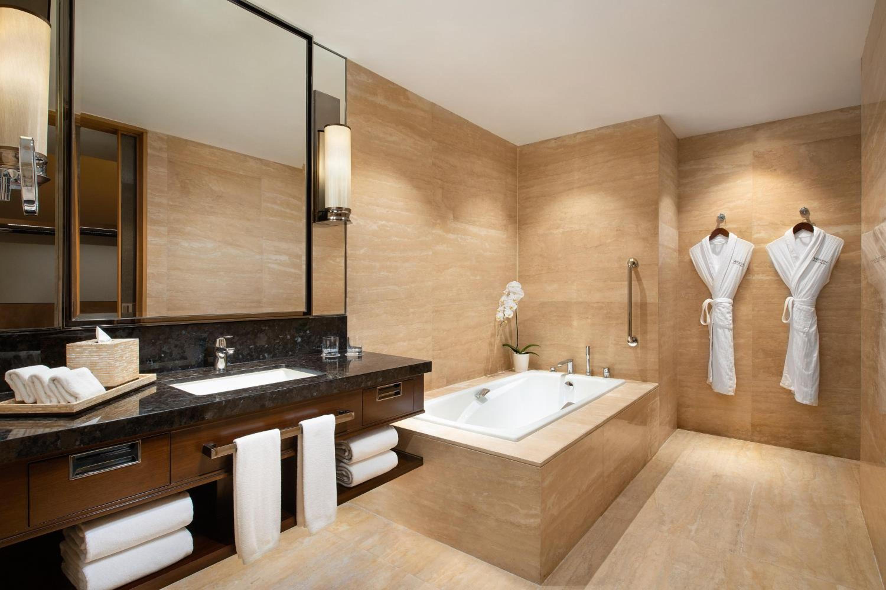 Premium King, Club lounge access, Guest room, 1 King