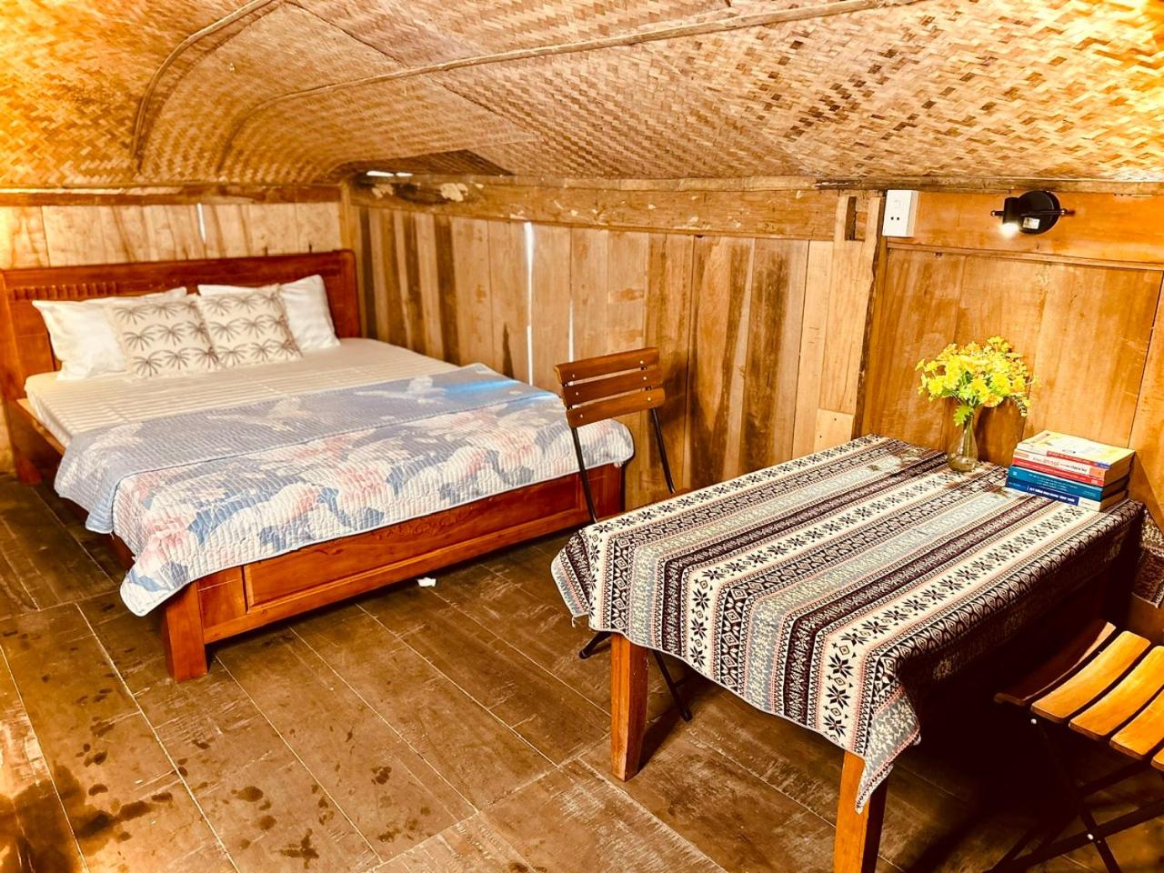 Queen Room with Balcony photo 2