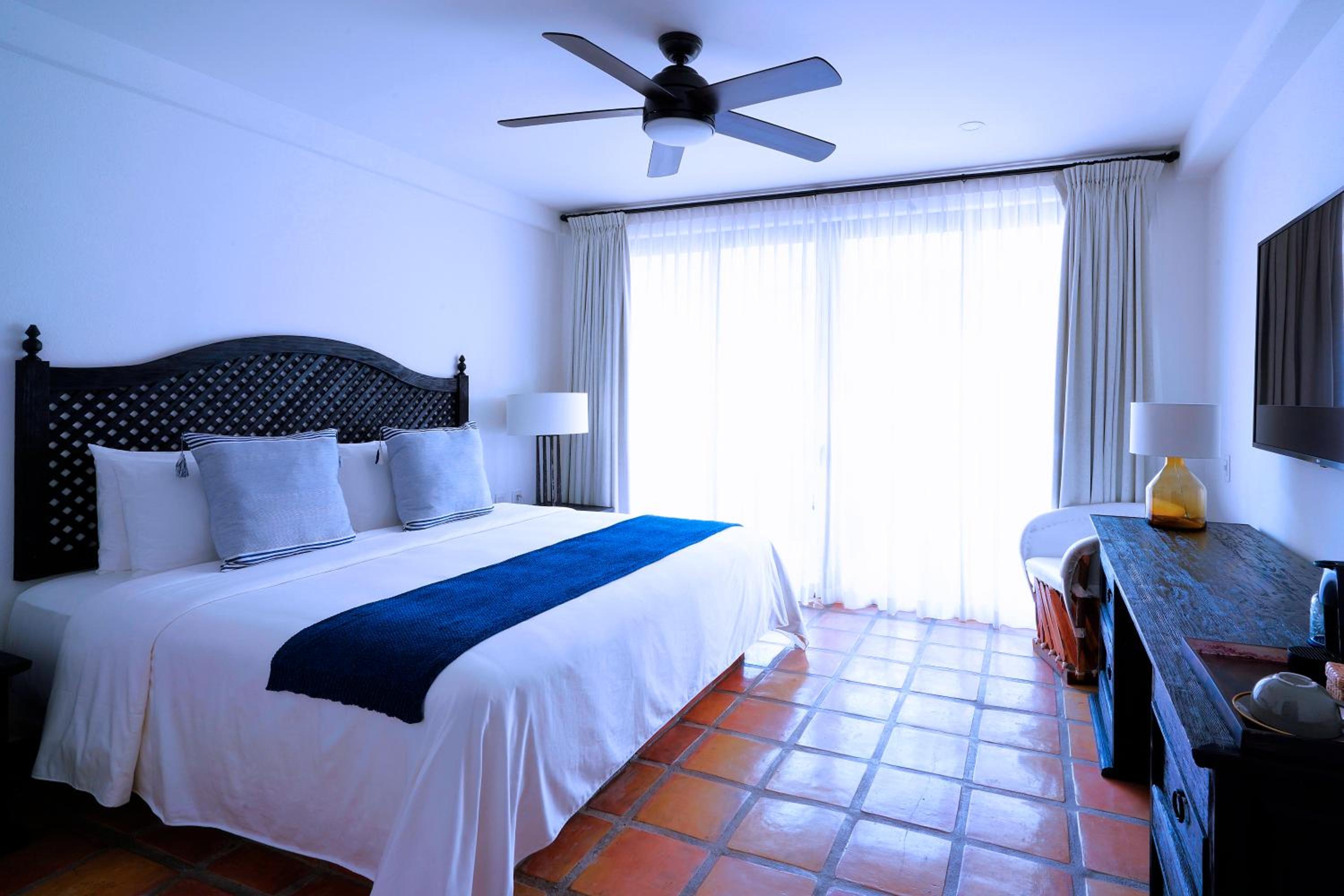 King Guest Room with Terrace - Photo 4