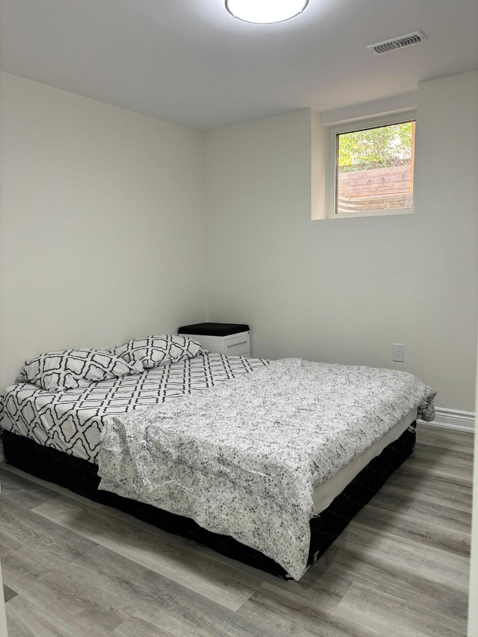 Queen Room photo 2