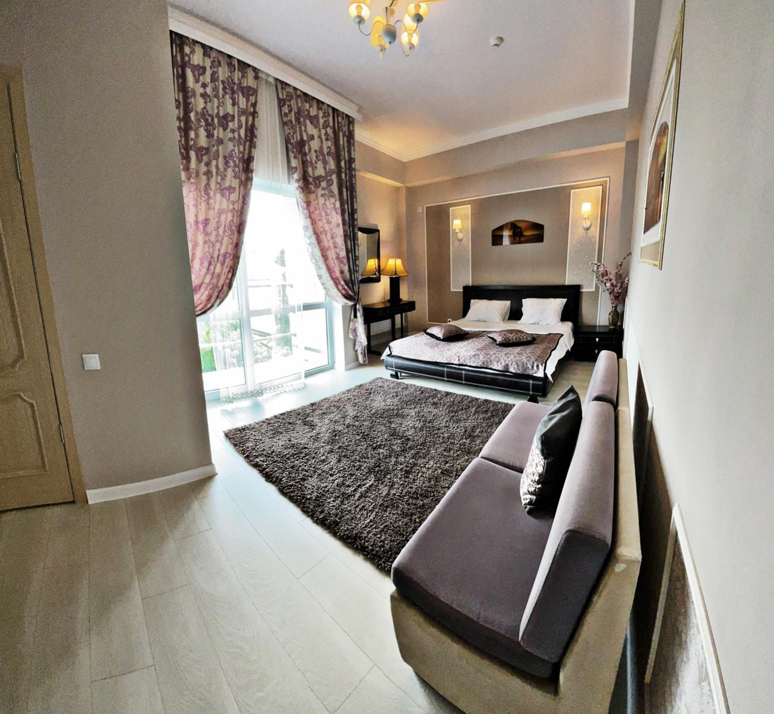 Deluxe Double Room (2 Adults + 1 Child) photo 1
