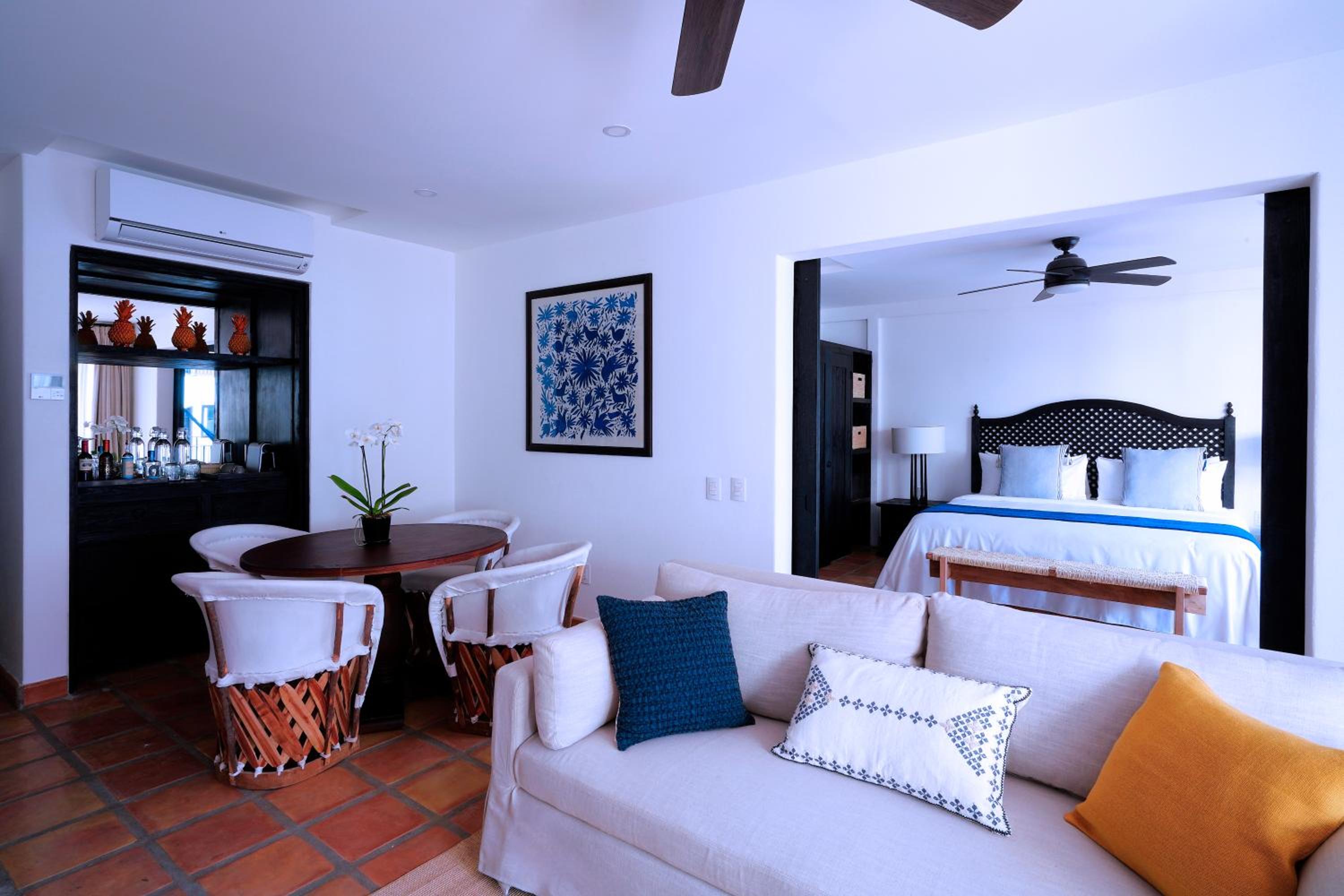 Tropicana King Suite - Photo 6