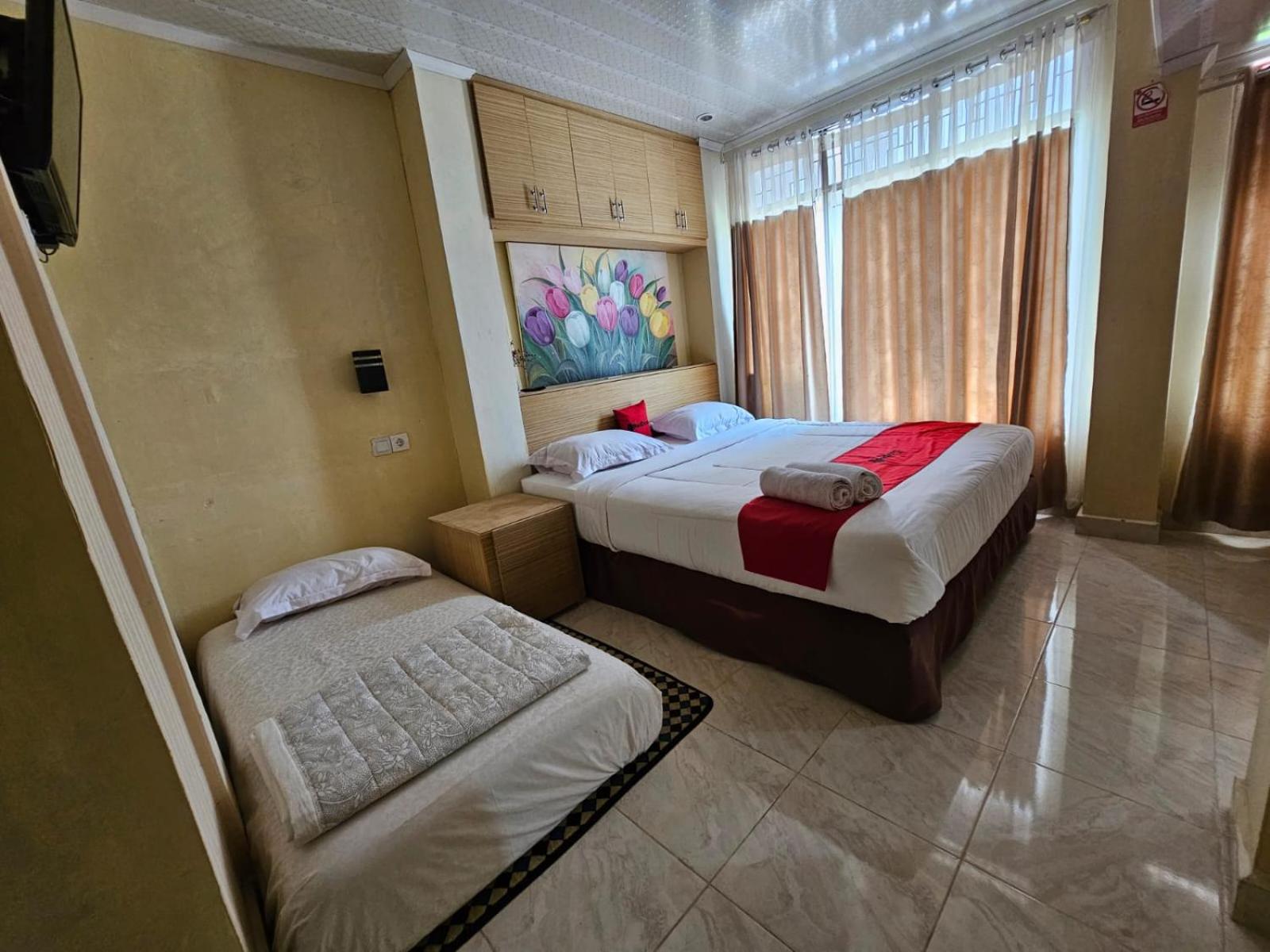 Double Room with Balcony (3 Adults) photo 1