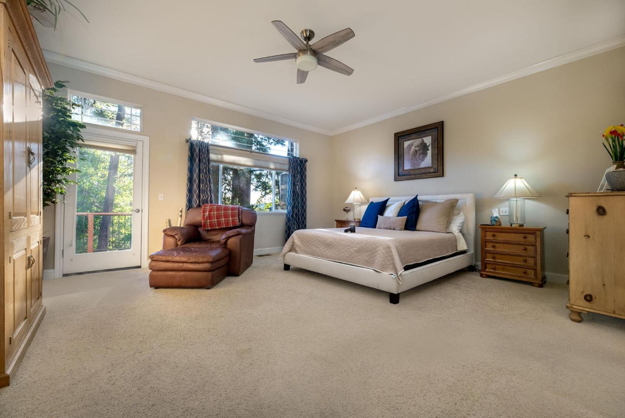 Three-Bedroom House photo 3