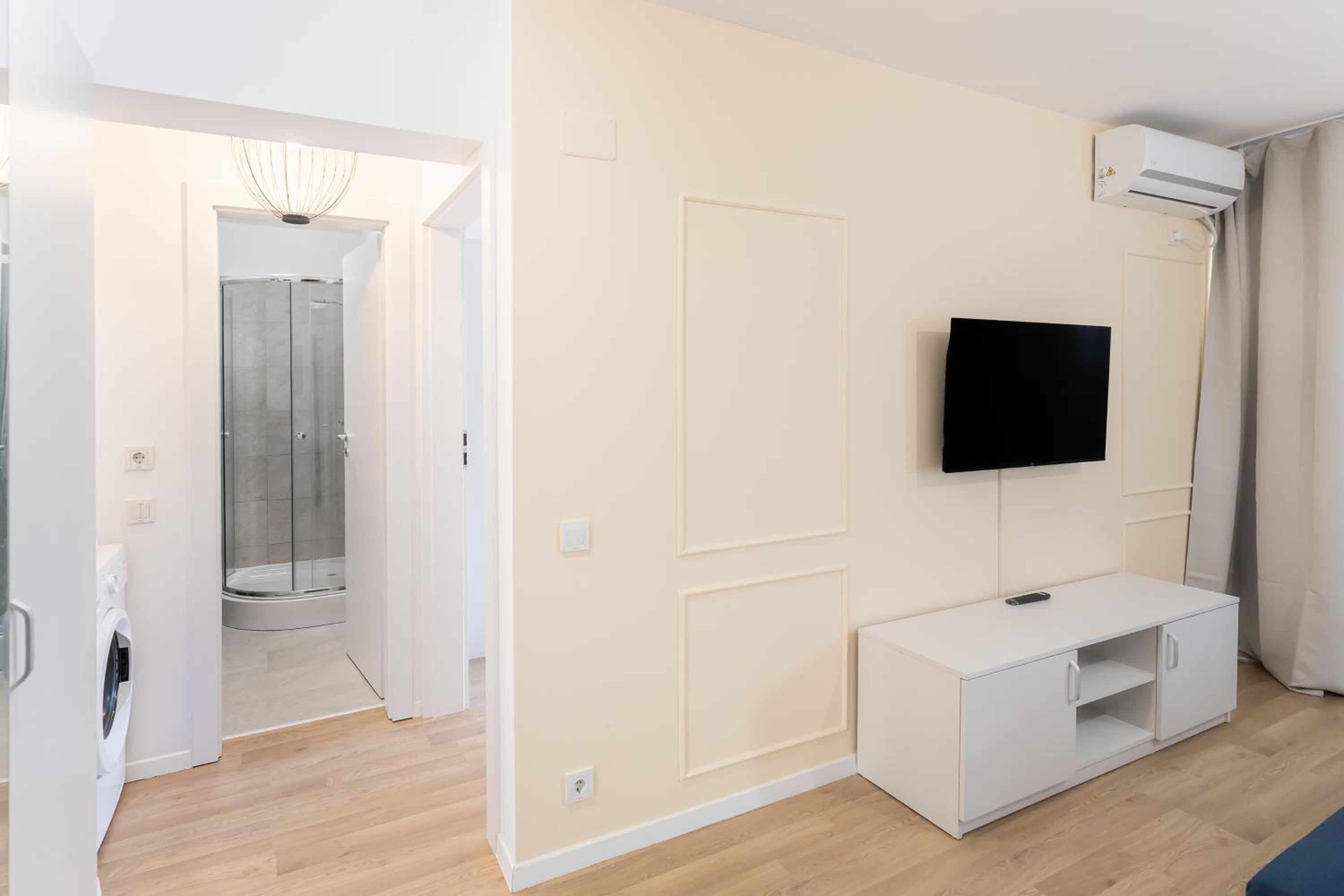 Apartment with Balcony photo 3