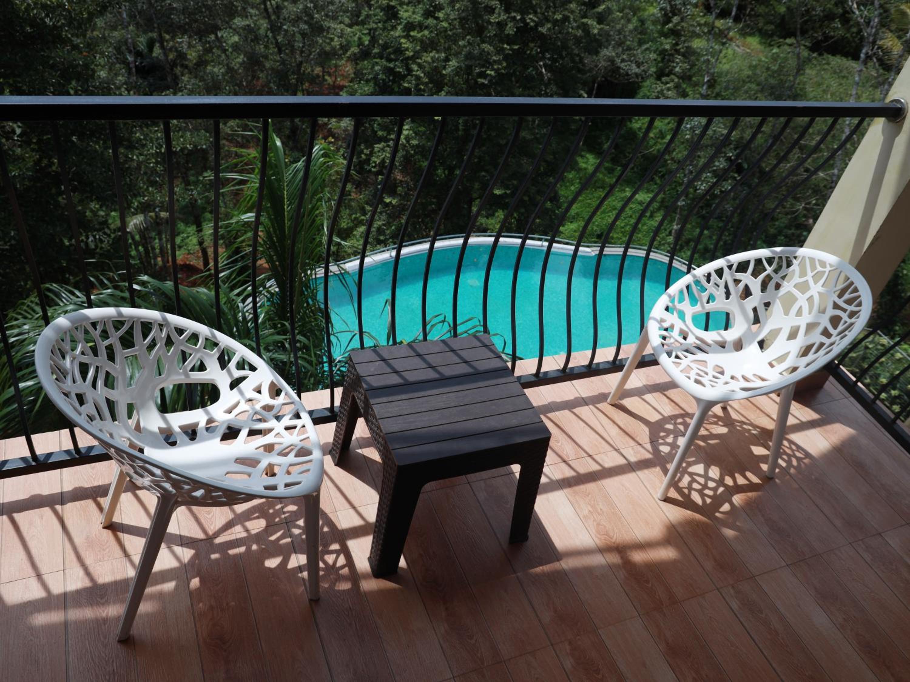 King Suite with Pool View photo 3