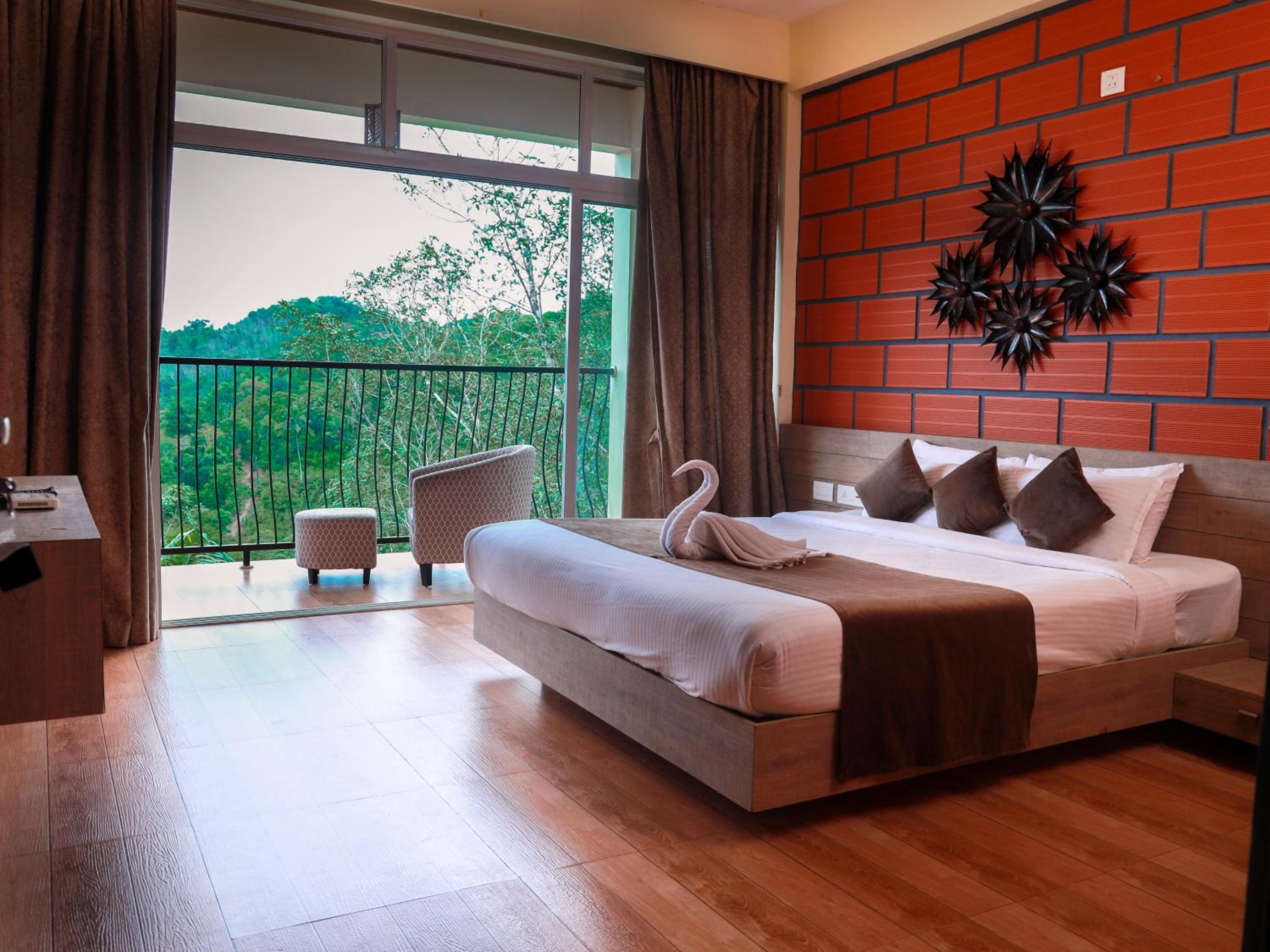 King Suite with Pool View photo 1