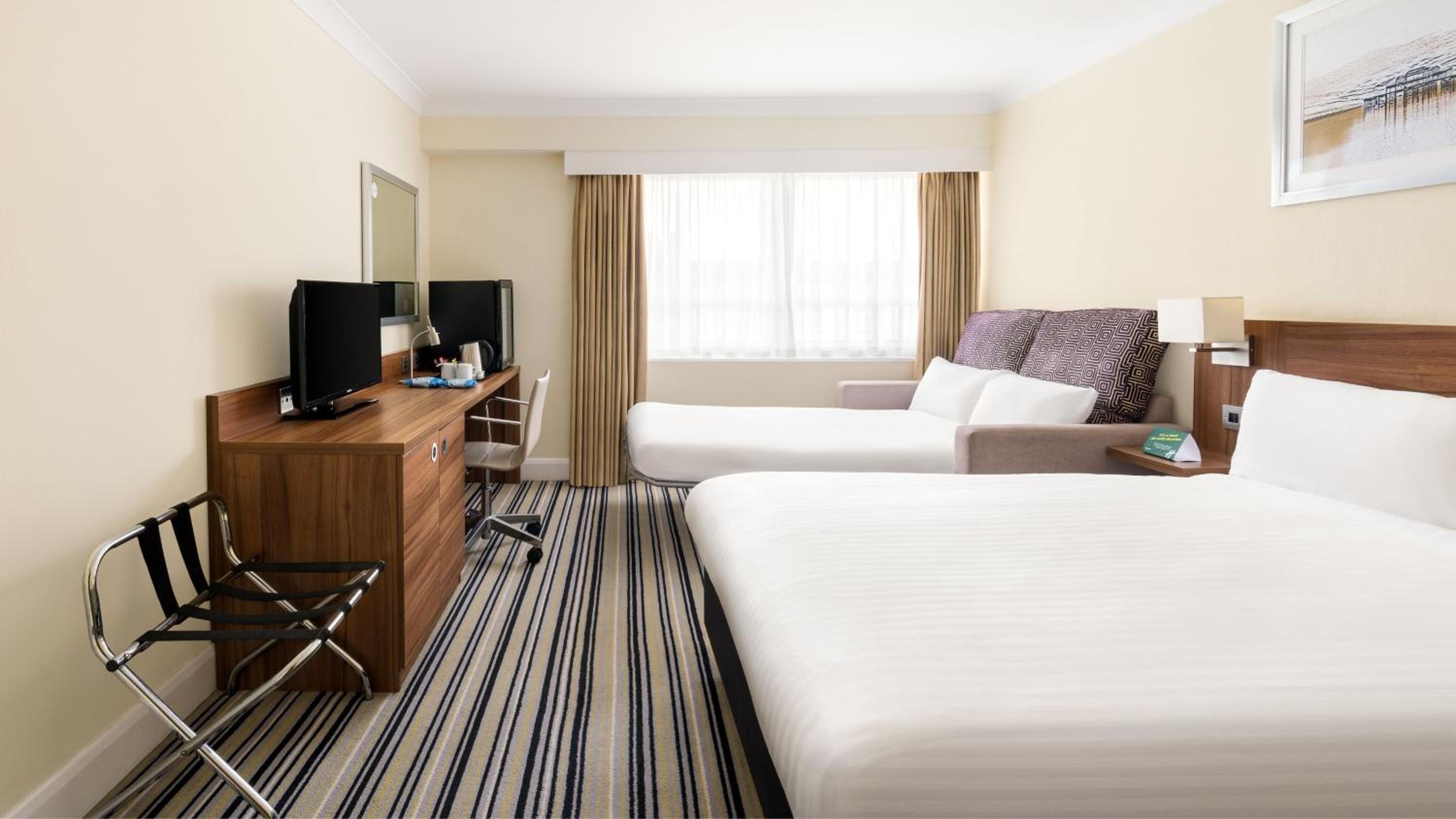 Premium Double Room with sofa bed - Photo 3
