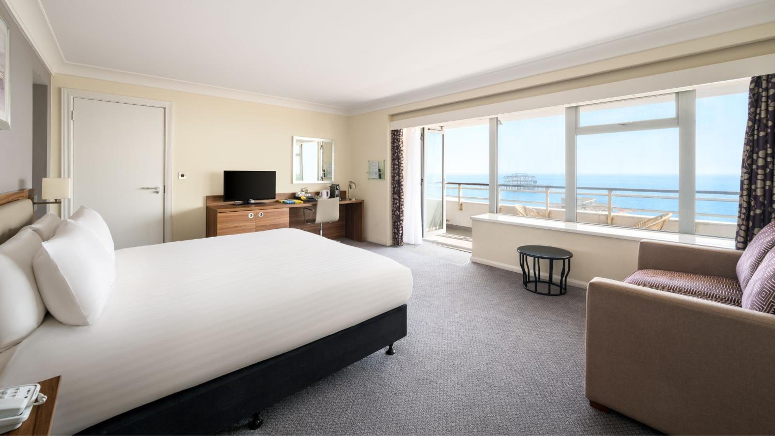 Premium King Room with Balcony - Photo 2