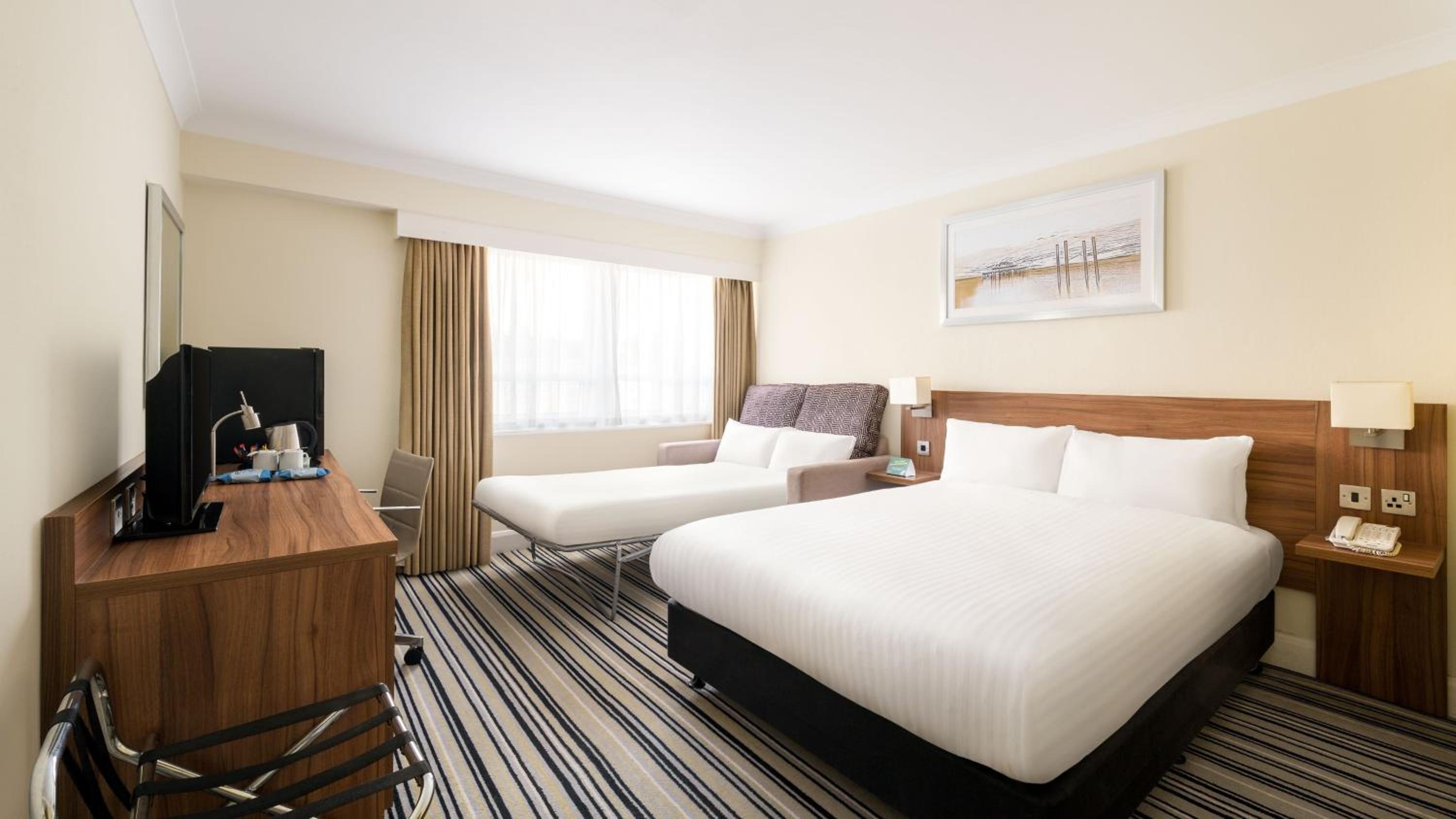 Premium Double Room with sofa bed - Photo 4