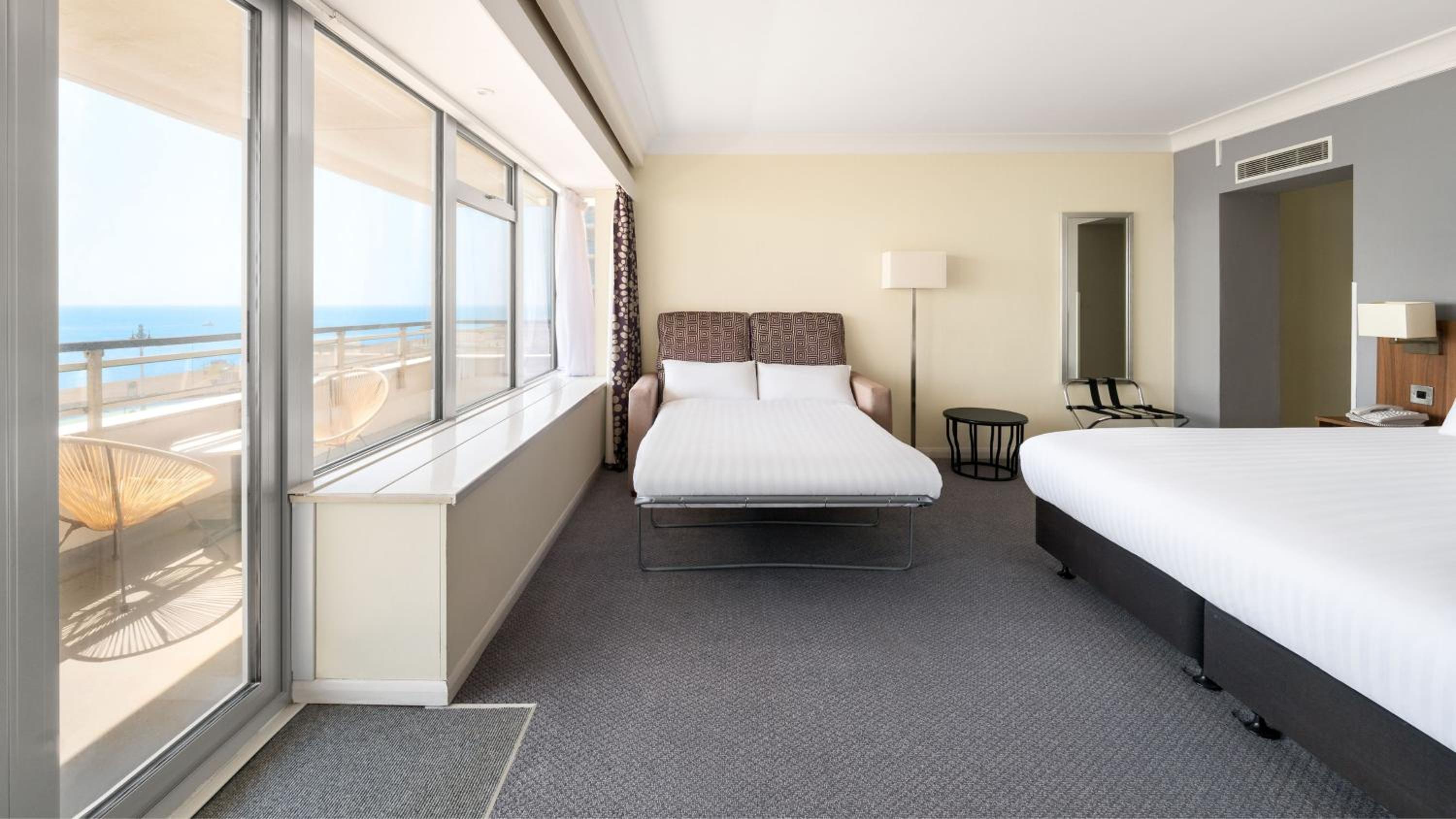 Premium King Room with Balcony - Photo 10