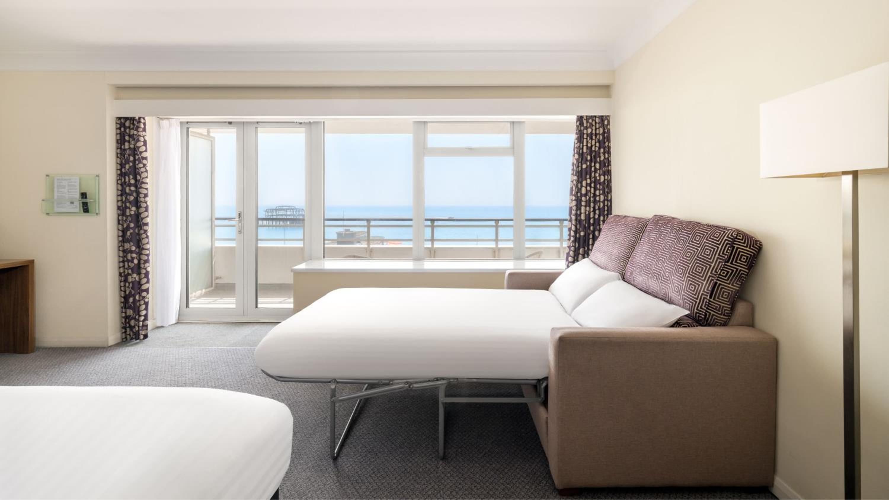Premium King Room with Balcony - Photo 12