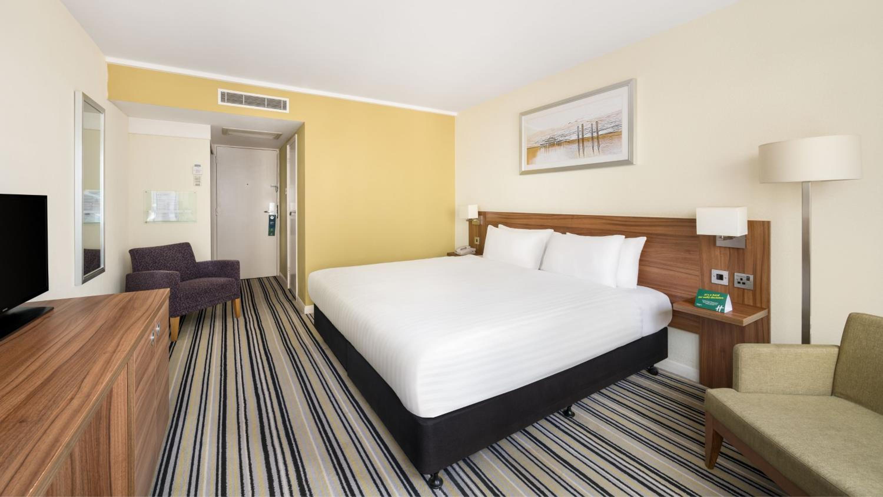 Standard King Room - Photo 5