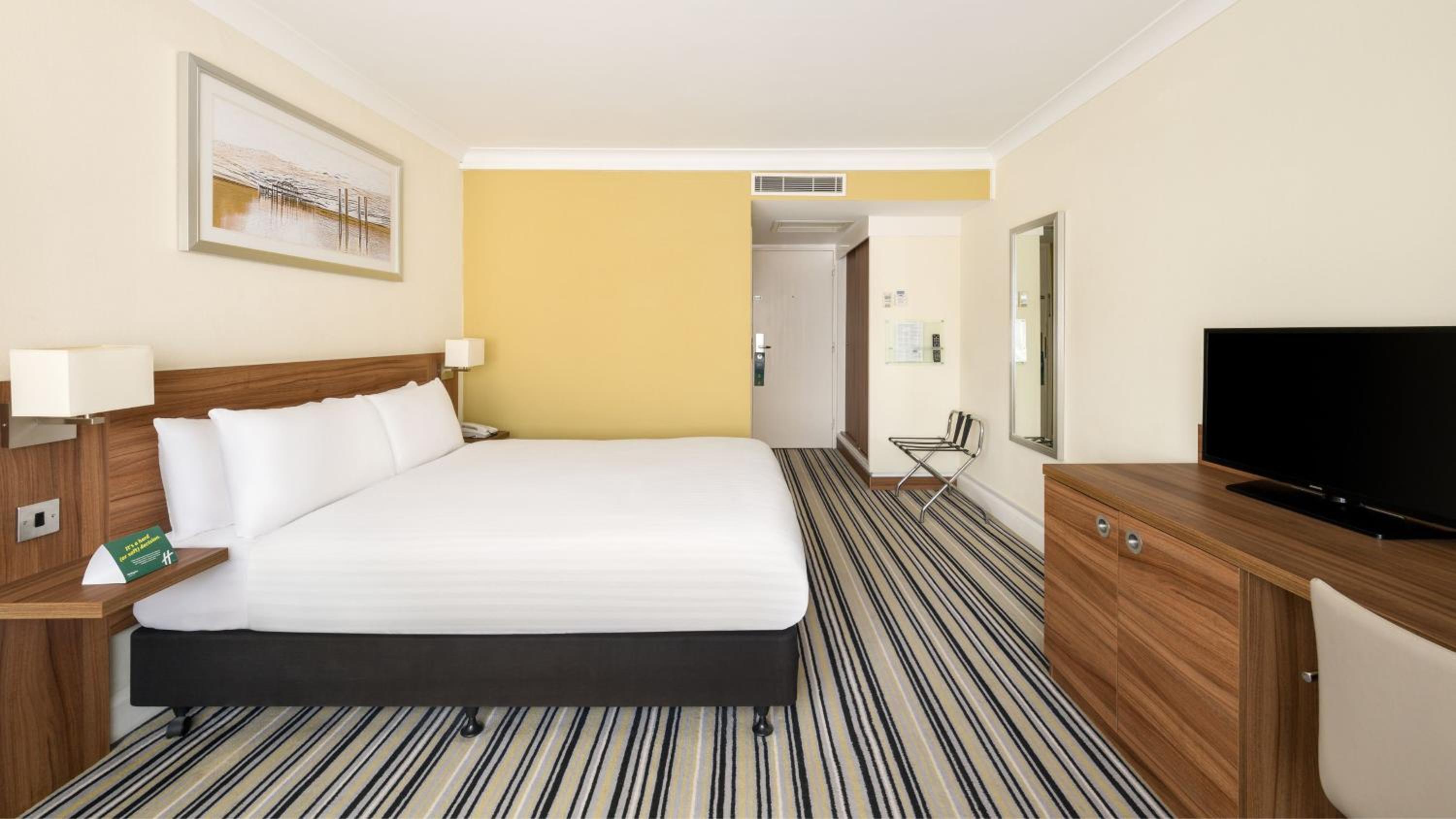 Standard King Room - Photo 6