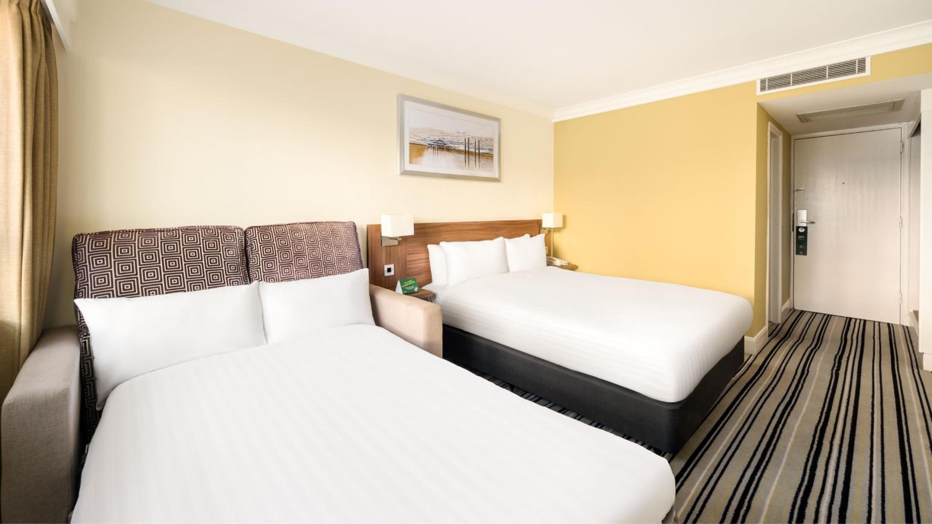 Standard Double Room with Sofa Bed - Photo 6
