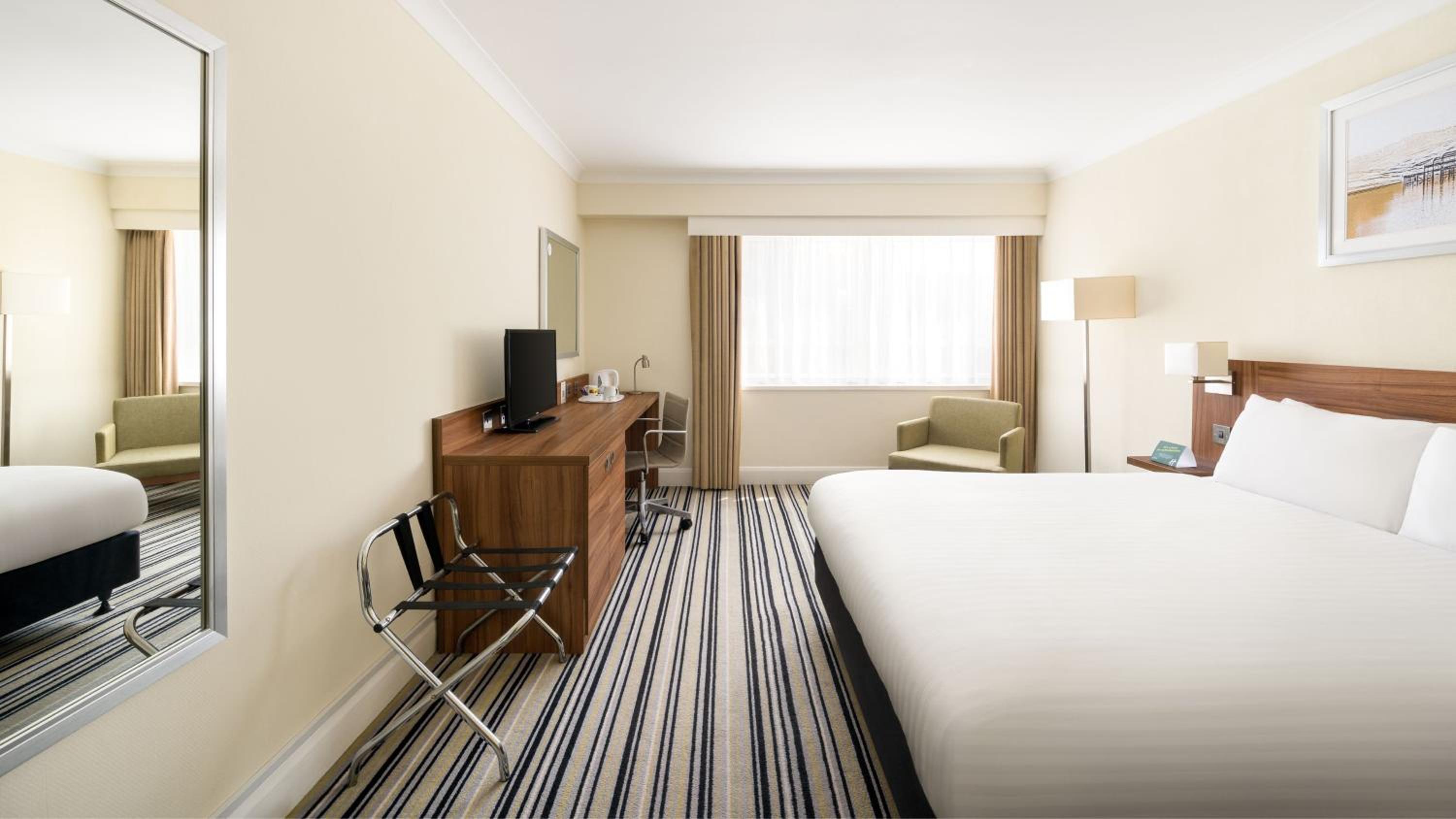 Standard Double Room with Side Sea View - Photo 1