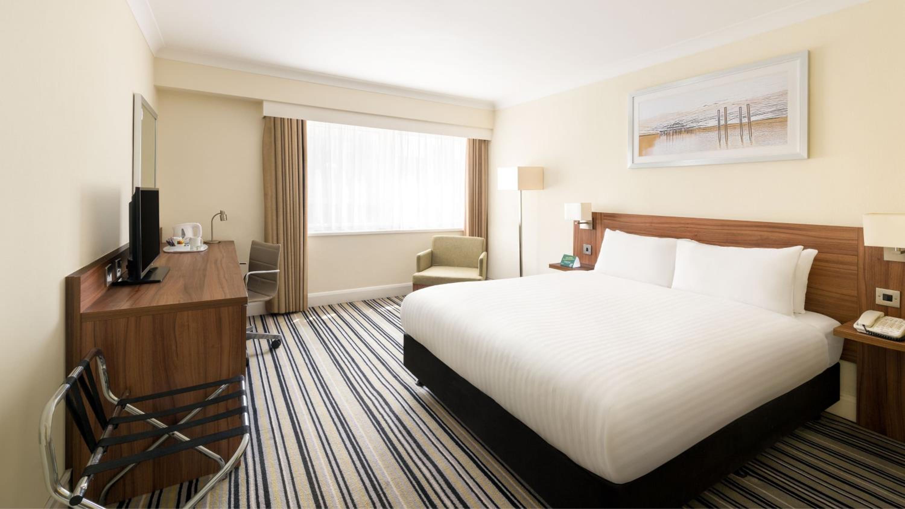 Standard Double Room with Side Sea View - Photo 4